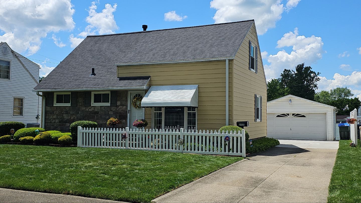 Atlas Pinnacle, Color, Black Shadow, Drip Edge, Color, White by Eagle Eye Roofing