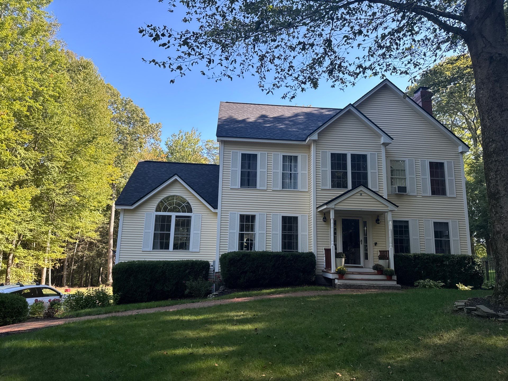 Roof Replacement in Brentwood, NH – Owens Corning Duration in Onyx Black by Compass exteriors