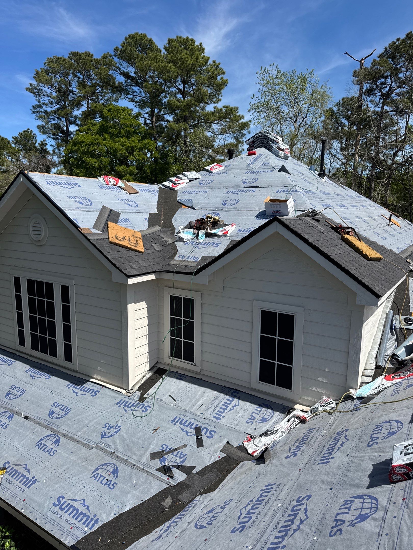 Kingwood Roof Installation using Atlas Pinnacle Pristine by Modern BYLT Roofing & Construction