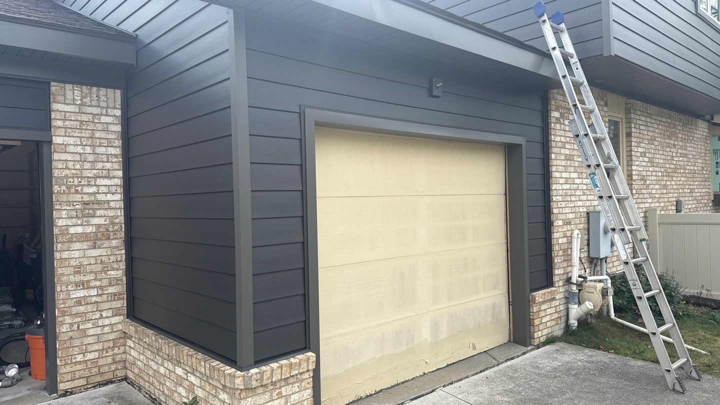 Siding Replacement using Alside S7 Cedar Mill Grain Cast Iron by 180 Contractors