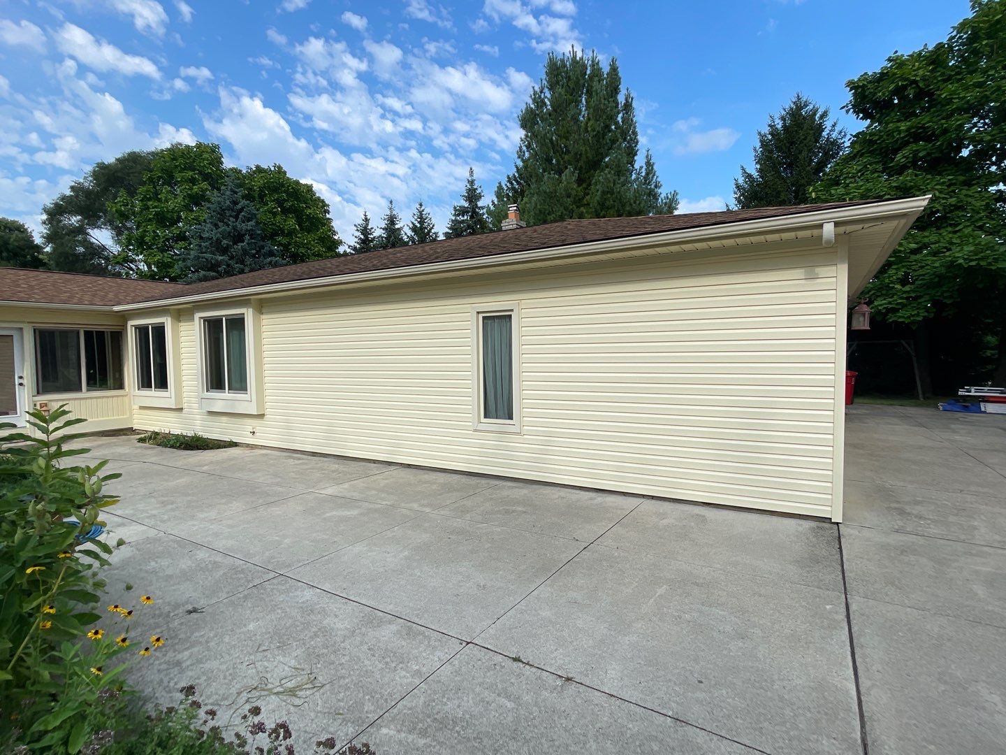 Siding Replacement using CertainTeed Restoration Classic D5 by 180 Contractors
