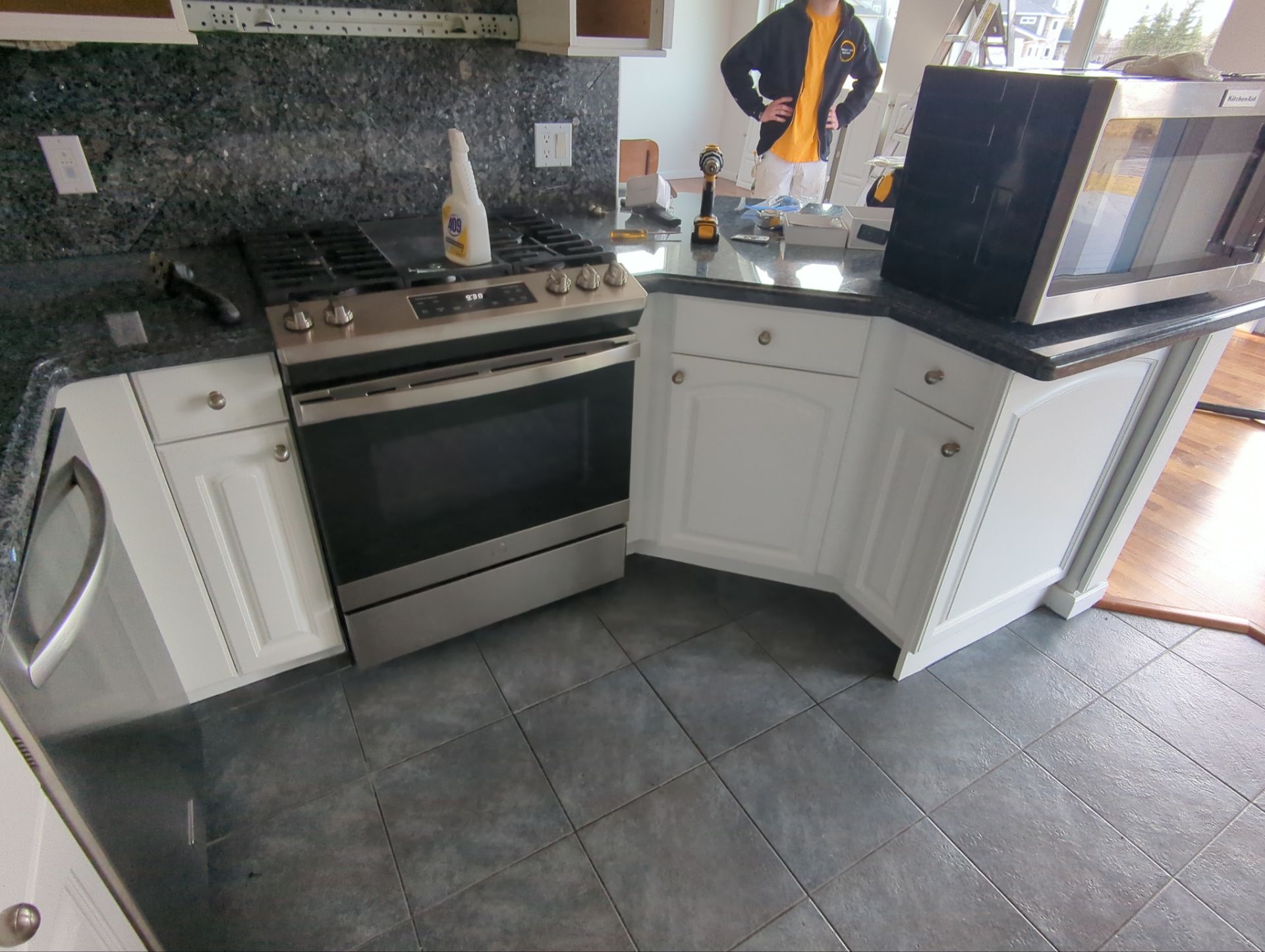 Kitchen Cabinet Repaint by Midnight Sun Painting