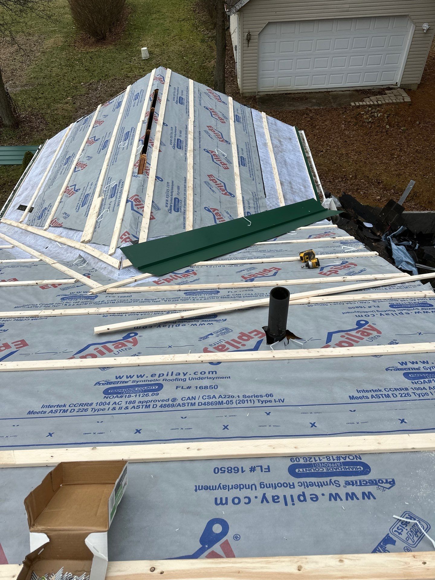 Alpha Rib, Color: Forest Green by Eagle Eye Roofing