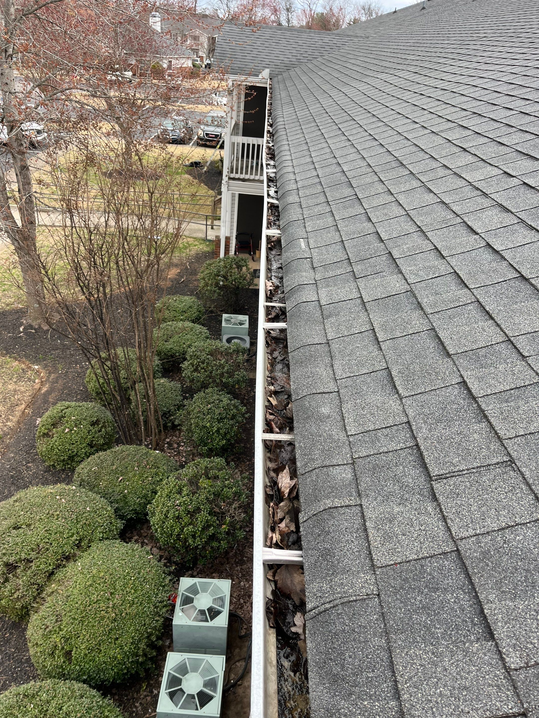 Commercial gutter cleaning Franklin & Murfreesboro photo with filled gutters