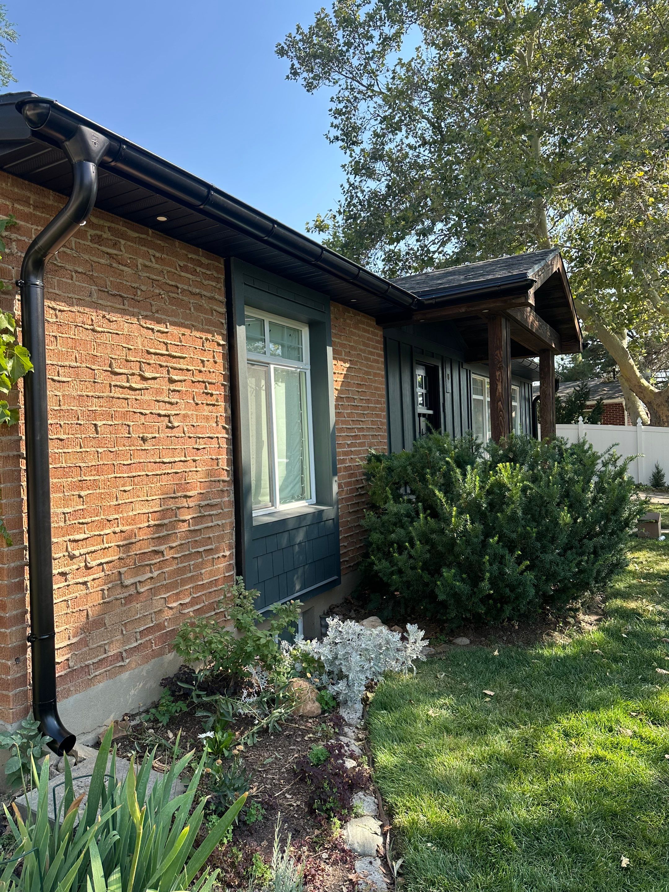 Bountiful | Hardie Mixed Siding & Detached Garage | Iron Gray by Ideal Siding Utah
