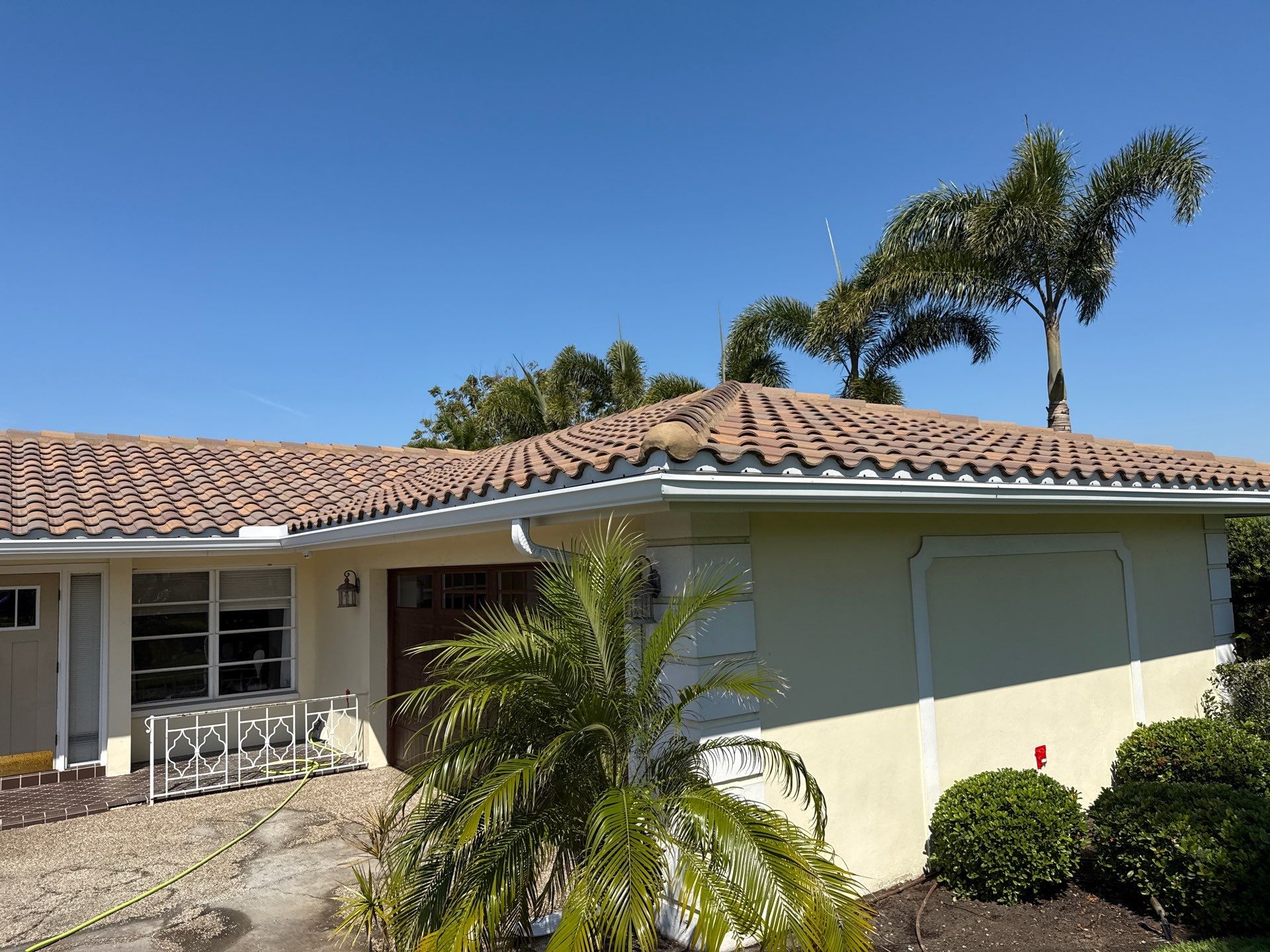 Concrete Tile Roof Cleaning in Village Green – Bradenton, FL | No Walking on Tiles! by Sunshine AquaWash