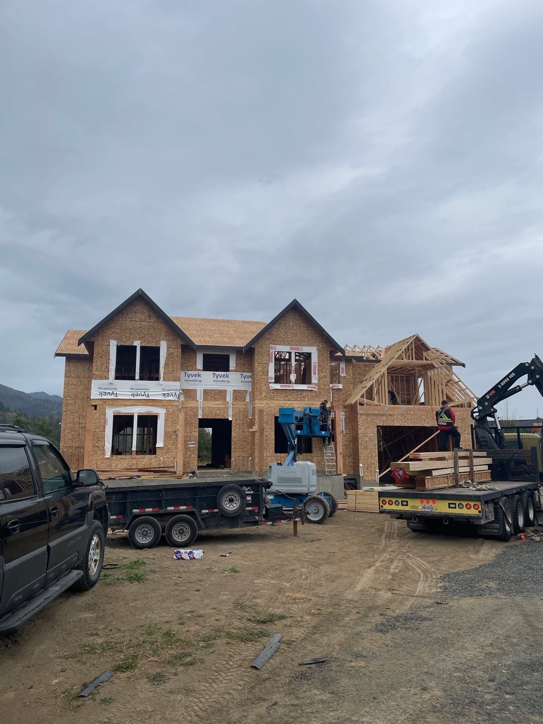 Residential Roofing Installation using OC Oakridge shingles with prolok accent roofs by Top Notch Roofing Inc
