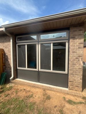 Glass Under in Pace