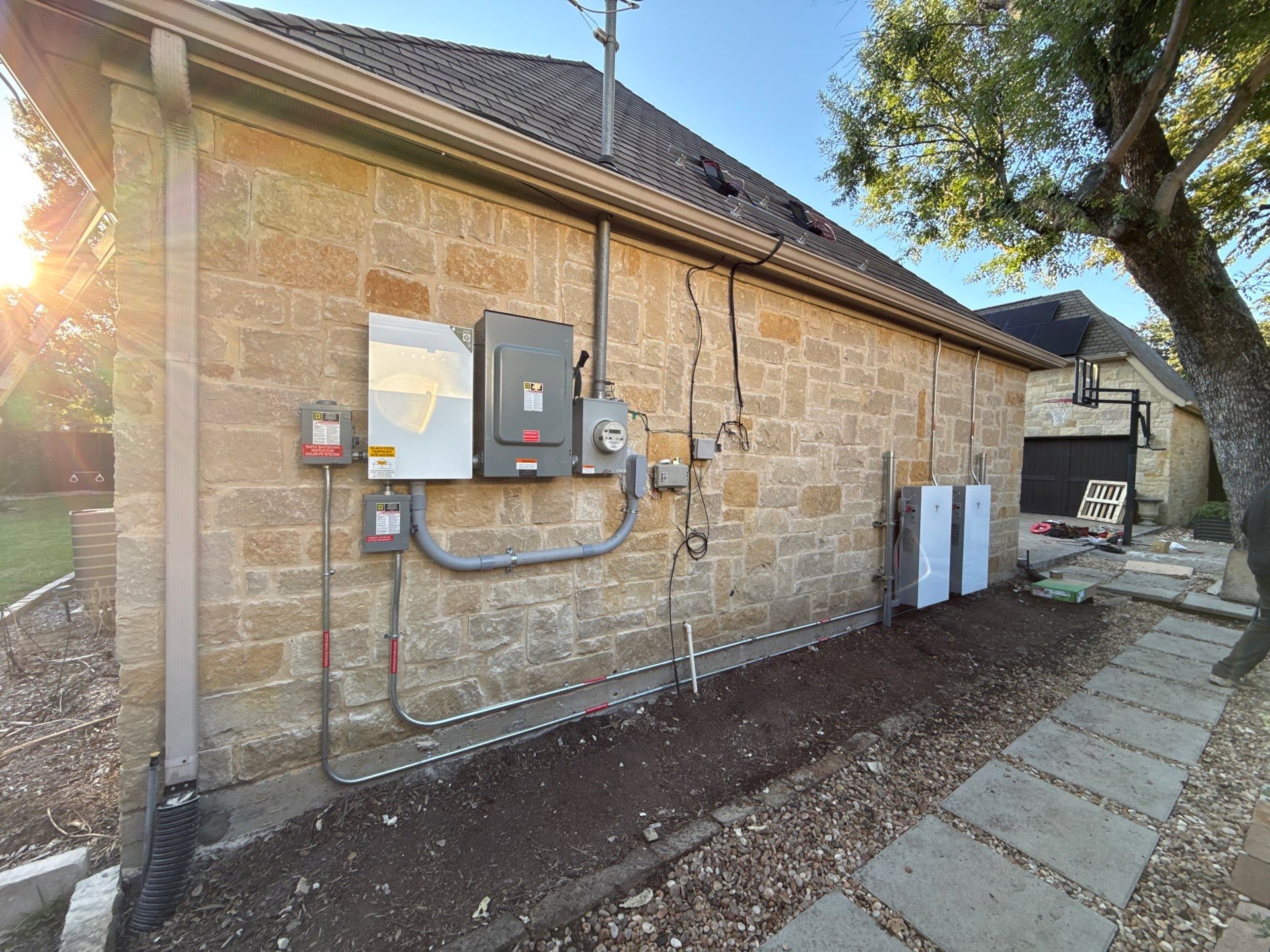 Matts 21.5KW Solar and 27KW Tesla Battery Backup by Trojan Solar