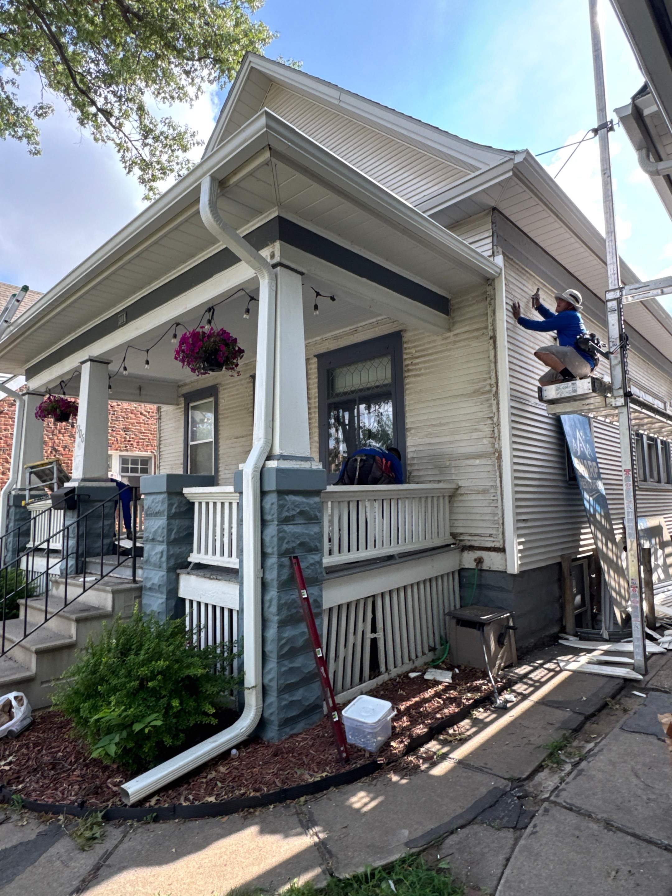 Vinyl Siding Replacement and Exterior Upgrades in Midtown by Hansen Projects