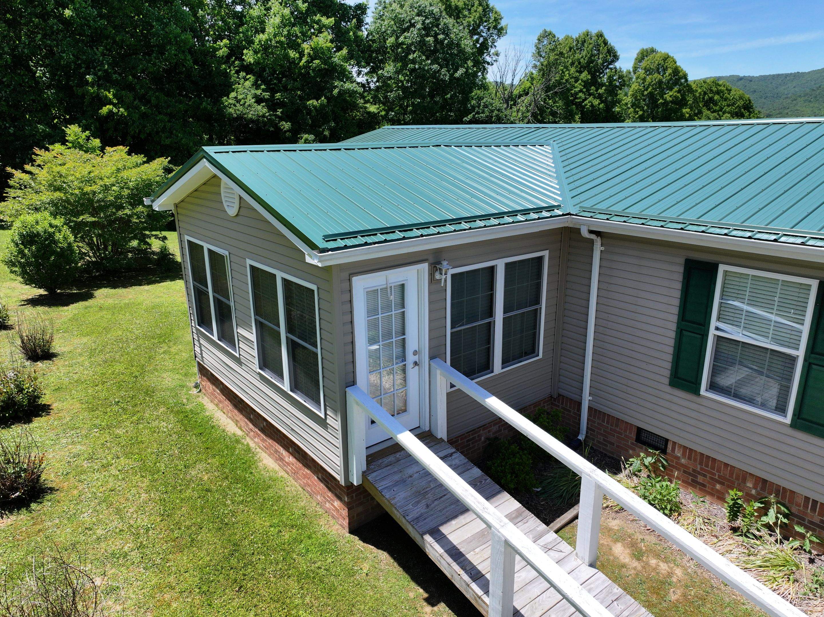 Haley Residence by Omnia Roofing