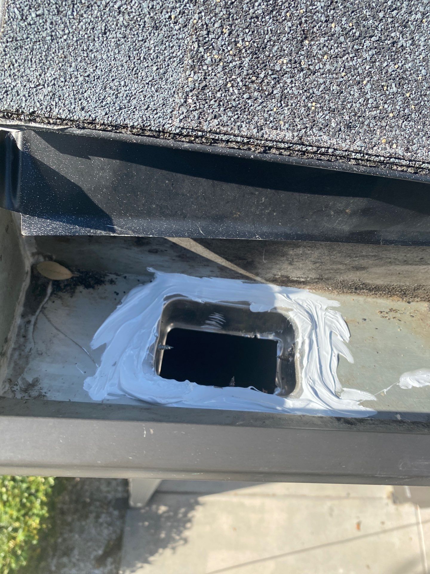 Gutter cleaning all buildings are the same for 6 units in Fort Myers FL by Gutter Professors