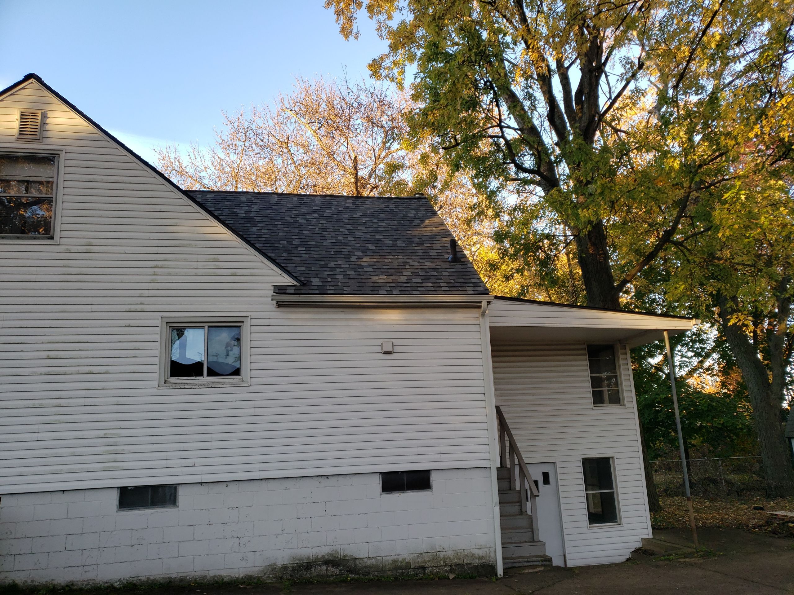 ATLAS PINNACLE COLOR: SCOTCHGARD COASTAL GRANITE DRIP EDGE: WHITE by Eagle Eye Roofing