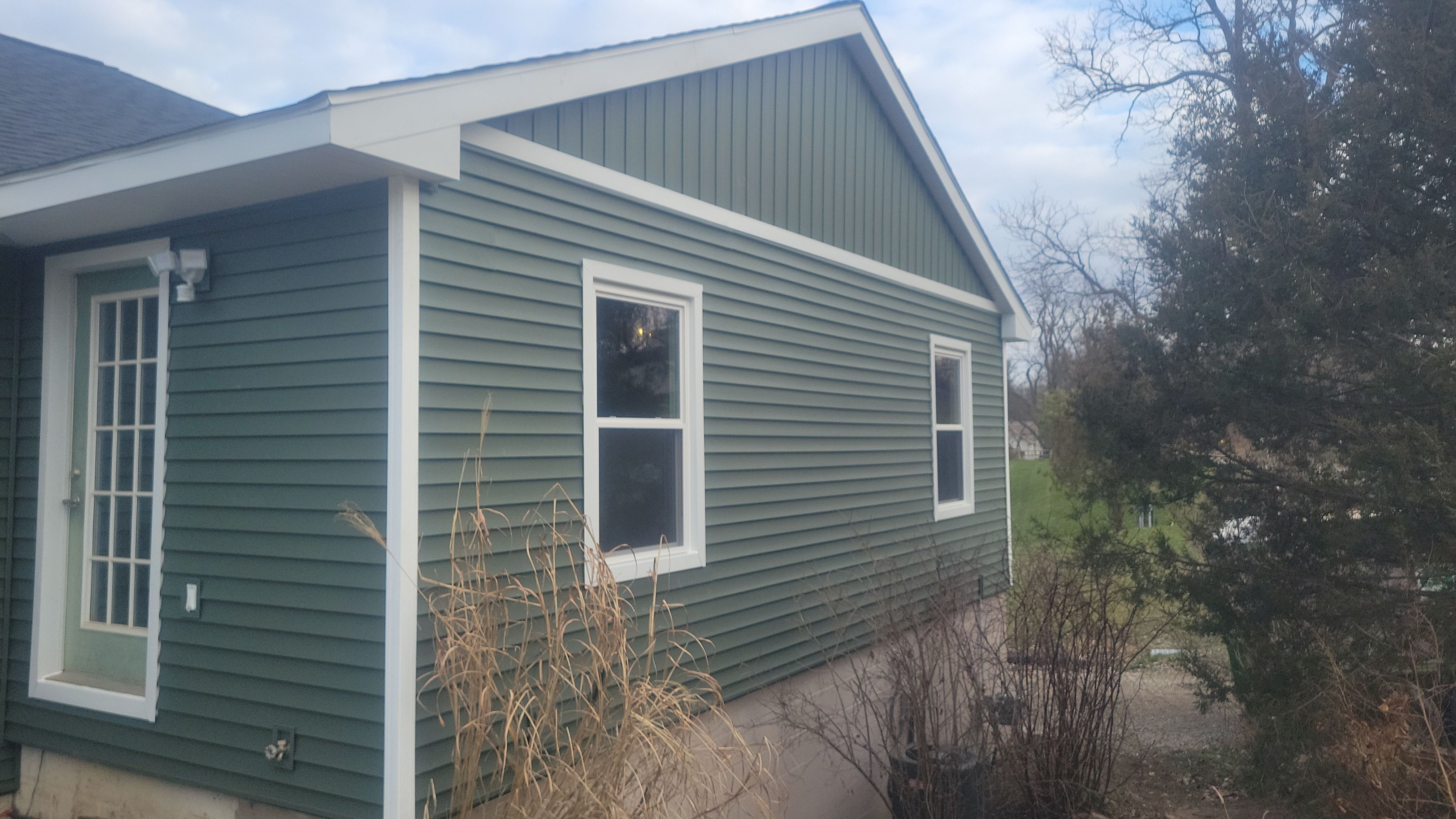 Siding Replacement using CertainTeed Restoration Classis D4 by 180 Contractors