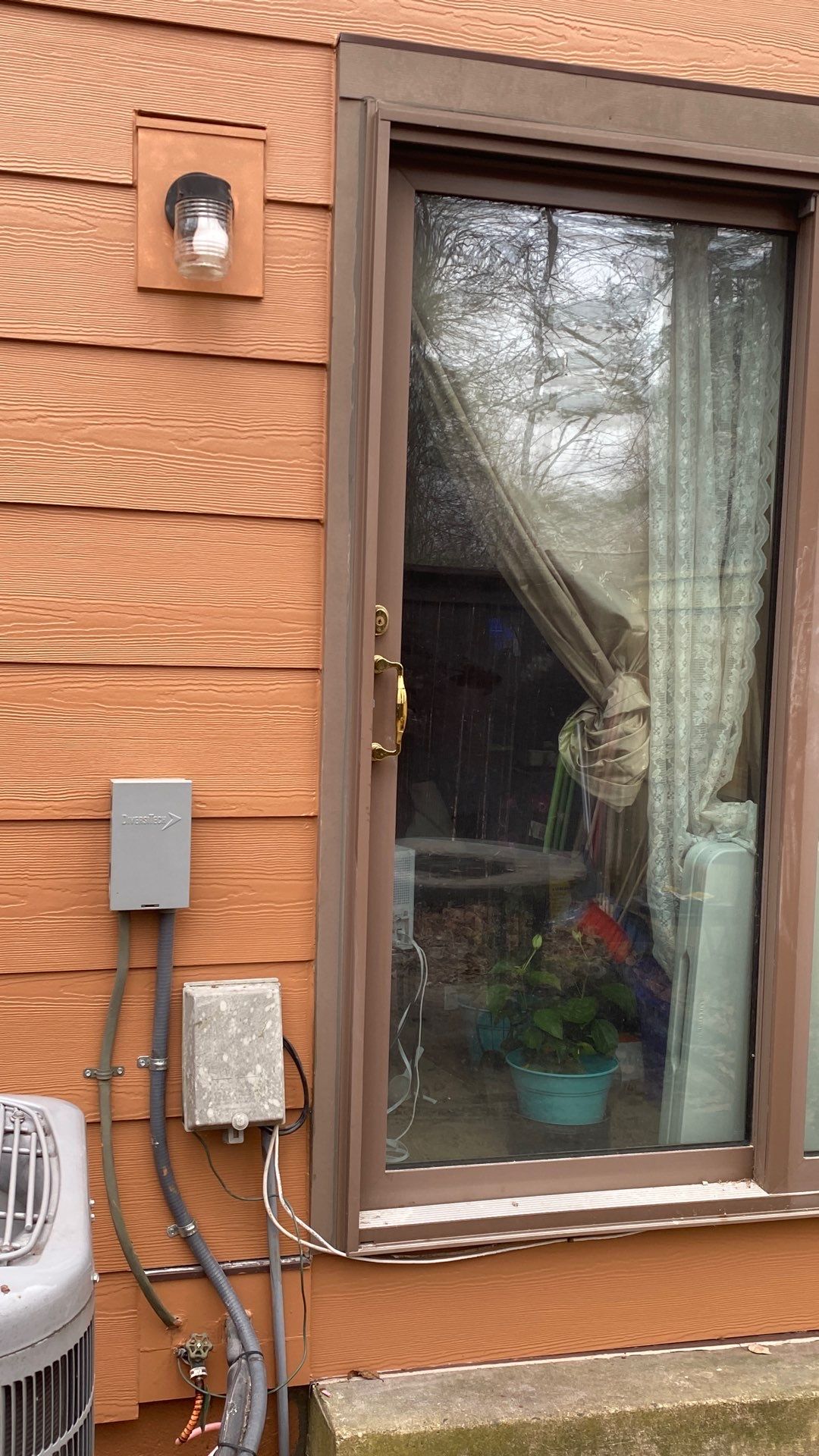 Reston: Residential Siding Replacement with James Hardie Statement Beaded Plank in Cappuccino Muffin by RM Banning, Inc.