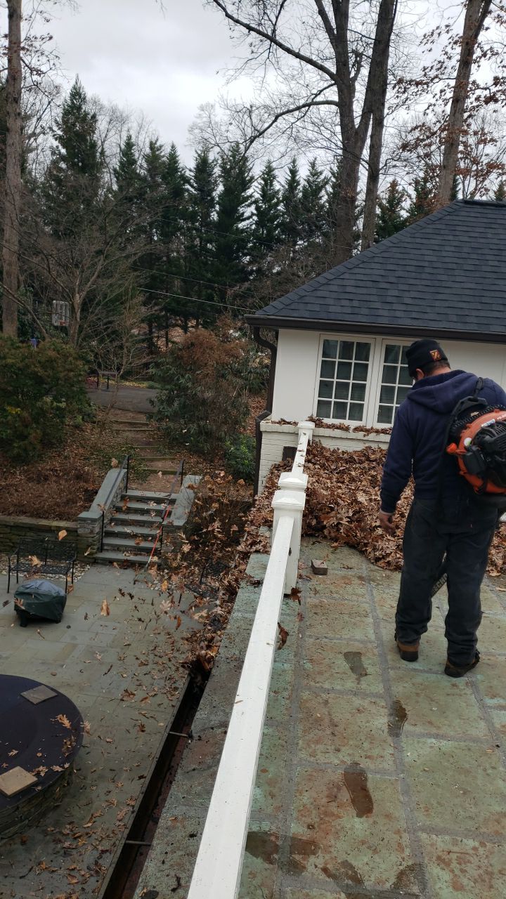 McLean: Certainteed Landmark Pro Designer Shingles in Max Def Charcoal Black by RM Banning, Inc.