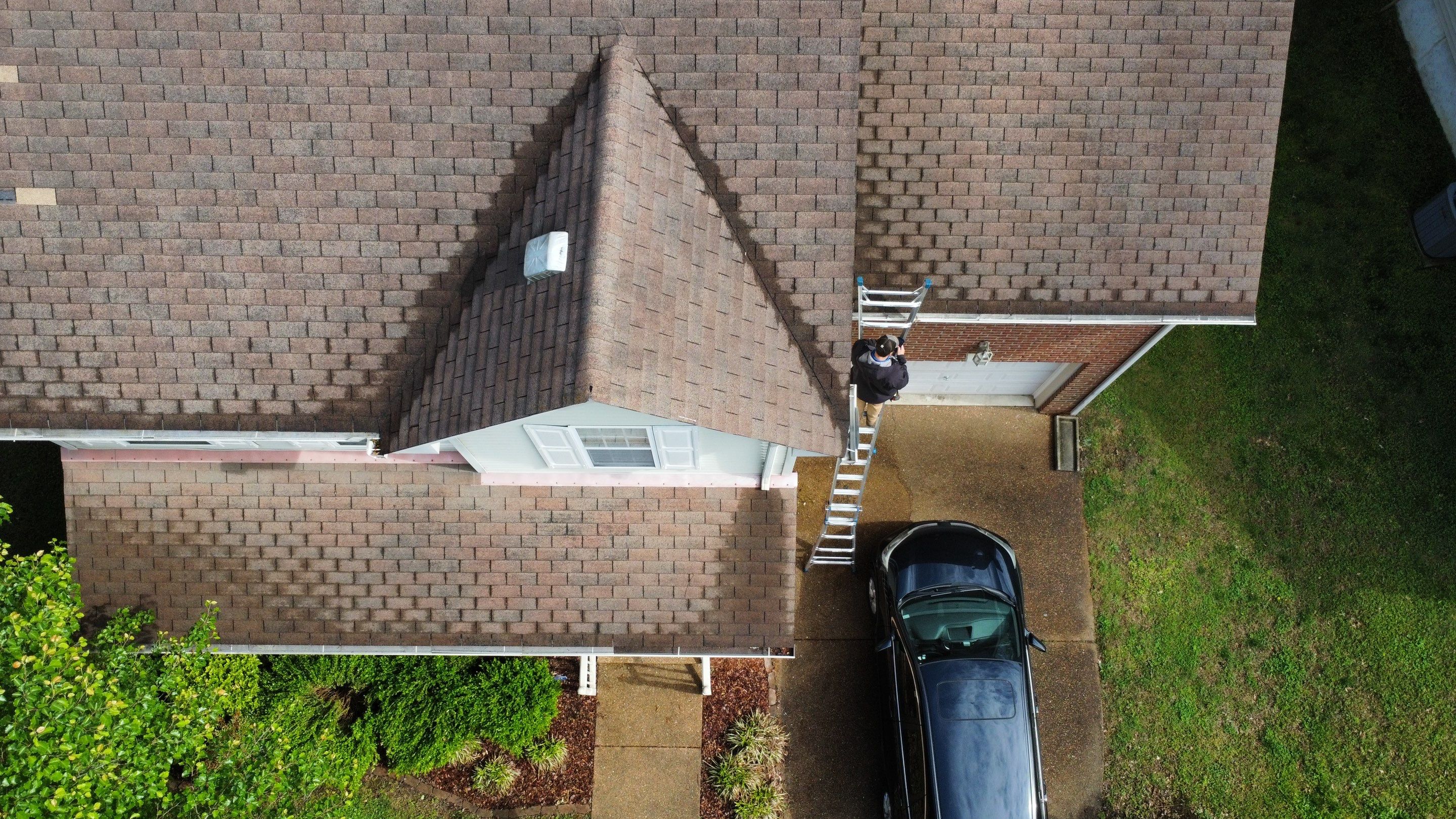 Residential Roofing Installation using Owens Corning Oakridge Roofing System by Undersun Roofing 
