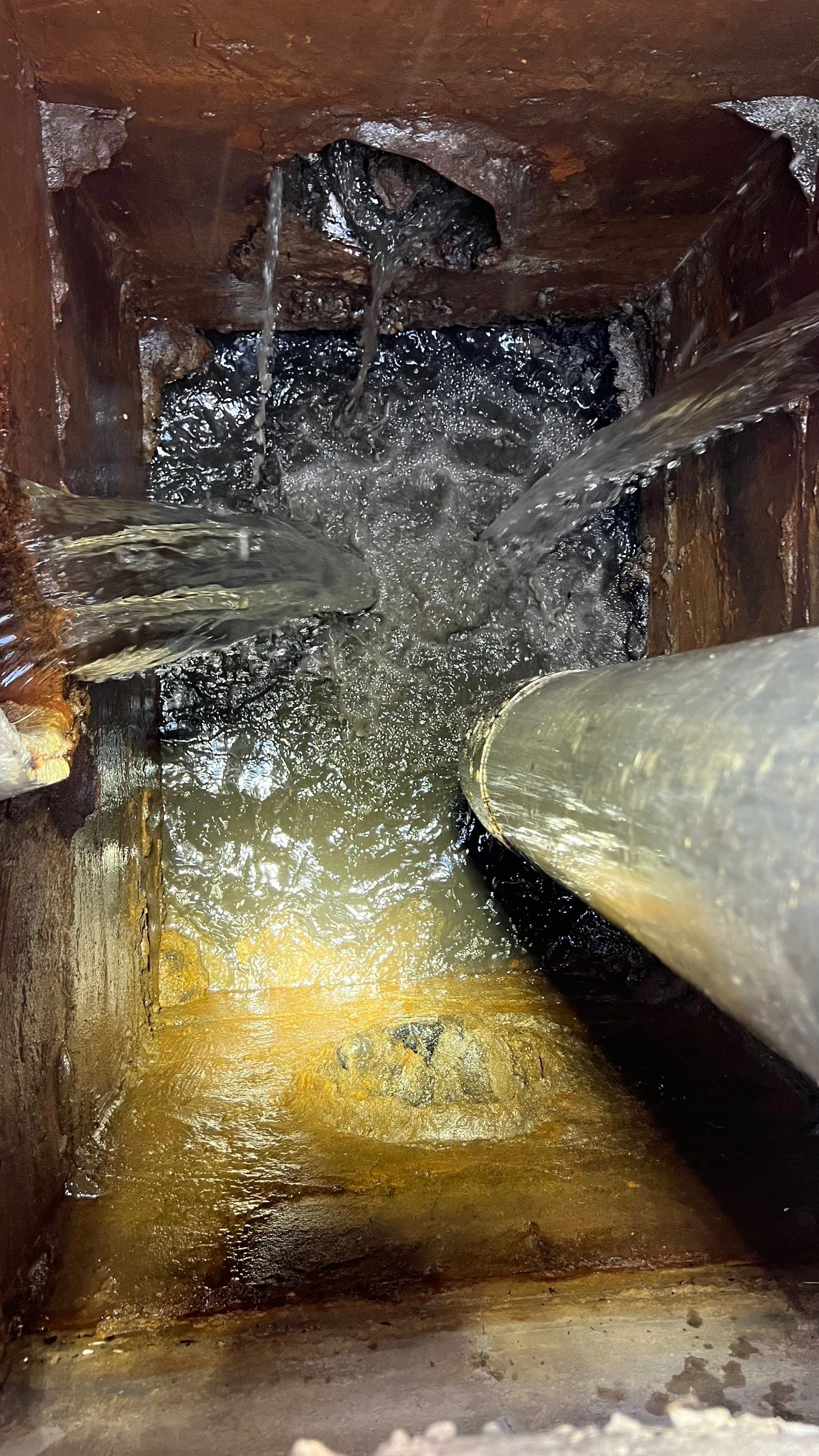 Naples Condo Complex Stormwater System Maintenance and Hurricane Cleanup by APS Power & Water