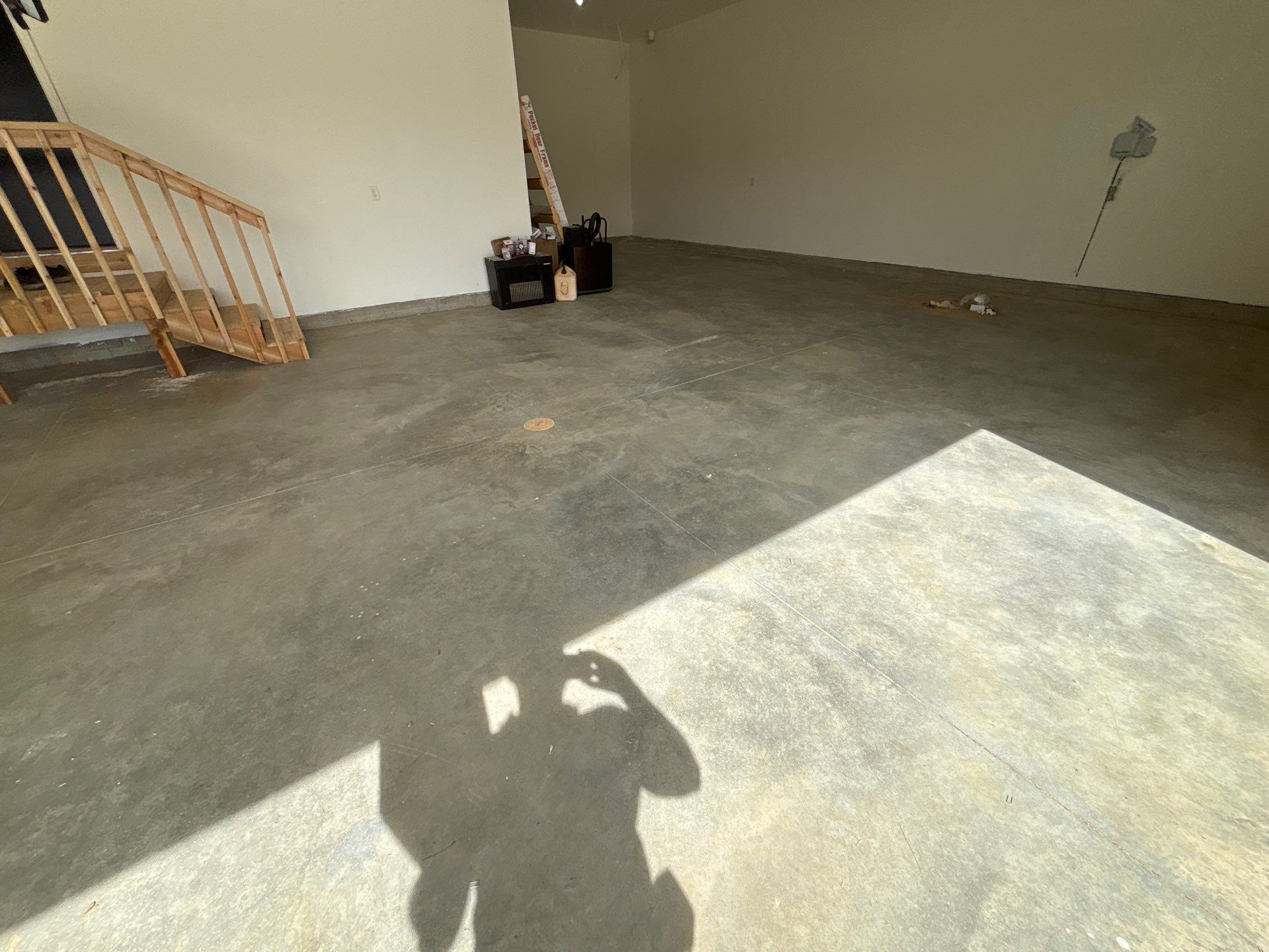 Sioux Falls Garage Floor Transformation with Gray Decorative Flake Coating by Select Painting, Coatings & Garage Cabinets