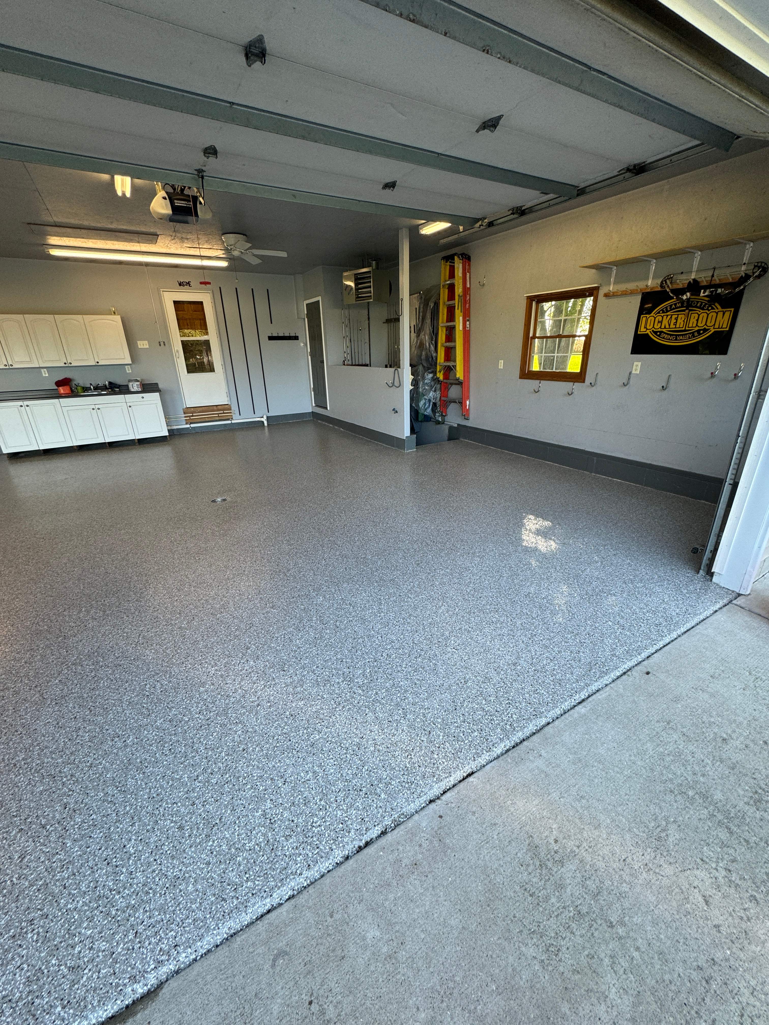 Creekbed Garage Lostant by Loud Bros