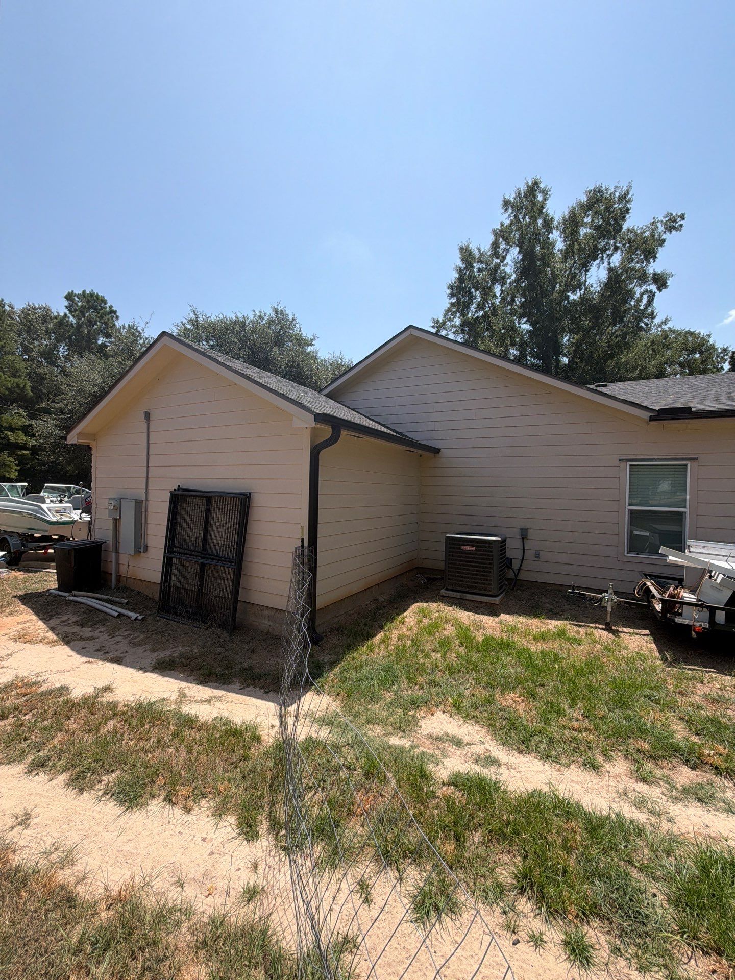 Bold New Color Scheme on Frankston, TX Home by Quality Coats Painting