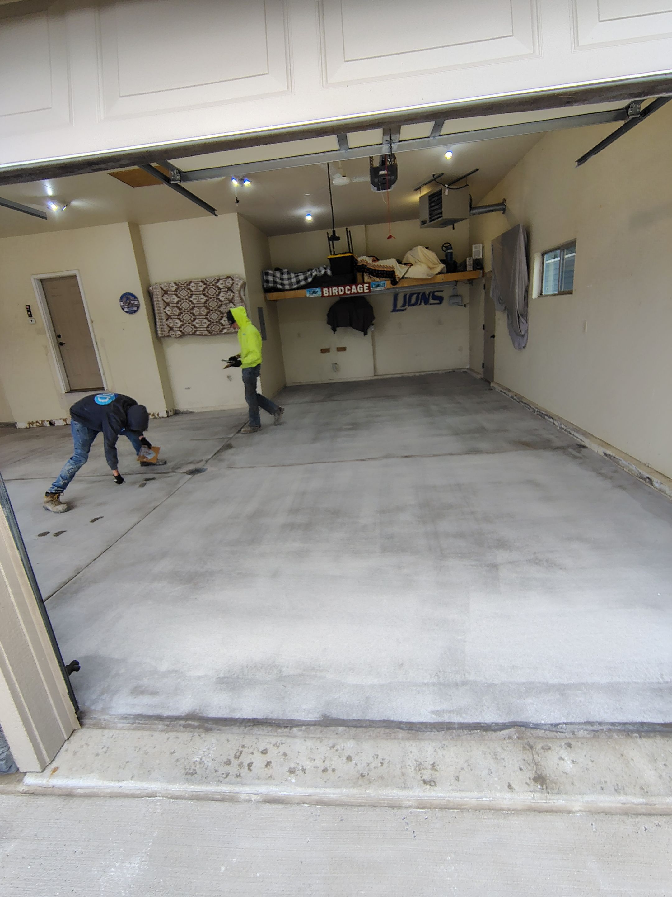 Sioux Falls Garage Floor Repair and Speckled Epoxy Coating Installation by Select Painting, Coatings & Garage Cabinets