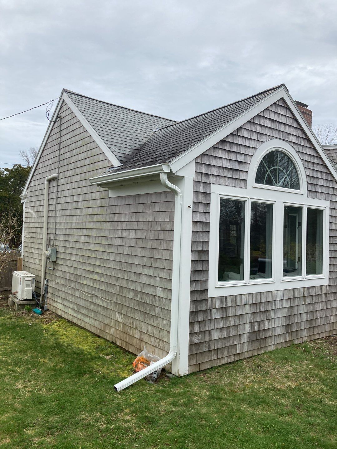 Gutter Installation using 5" K-Style Aluminum Gutter on a Vinyl Wedge Build-Out by Gutter Pro Enterprises