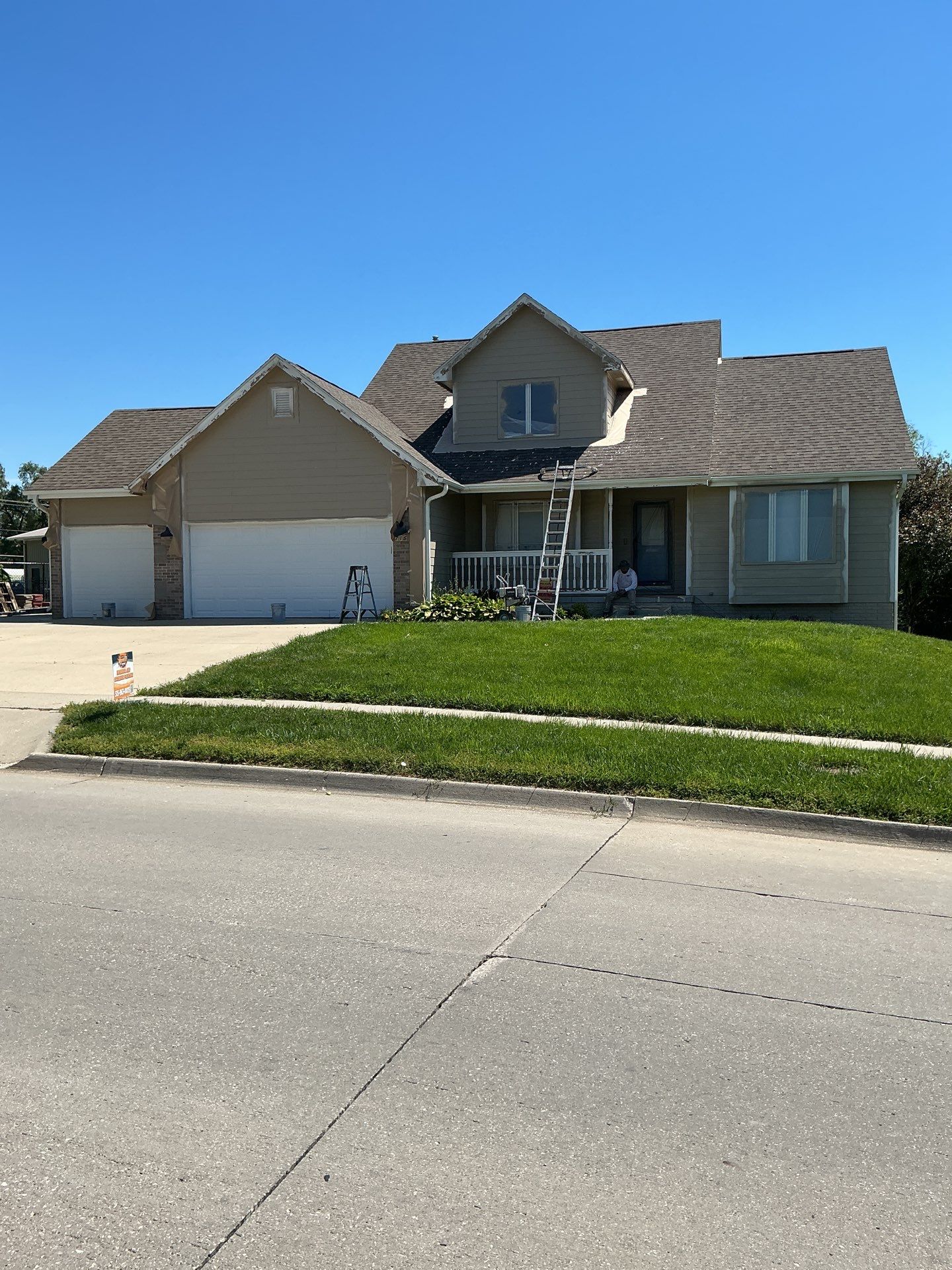 Residential Exterior Repaint  by Midwest Paint LLC