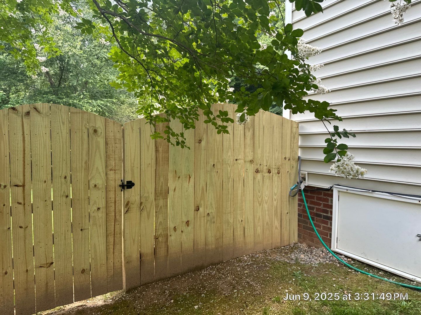 Wood Fence using Wood Sealant by DuraSeal