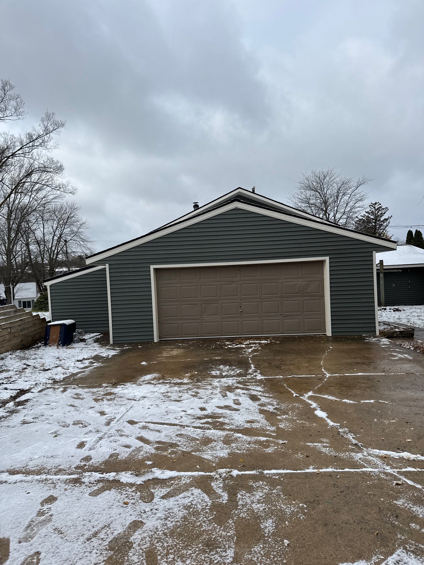 Siding Replacement using Alside Charter Oak D4.5" by 180 Contractors