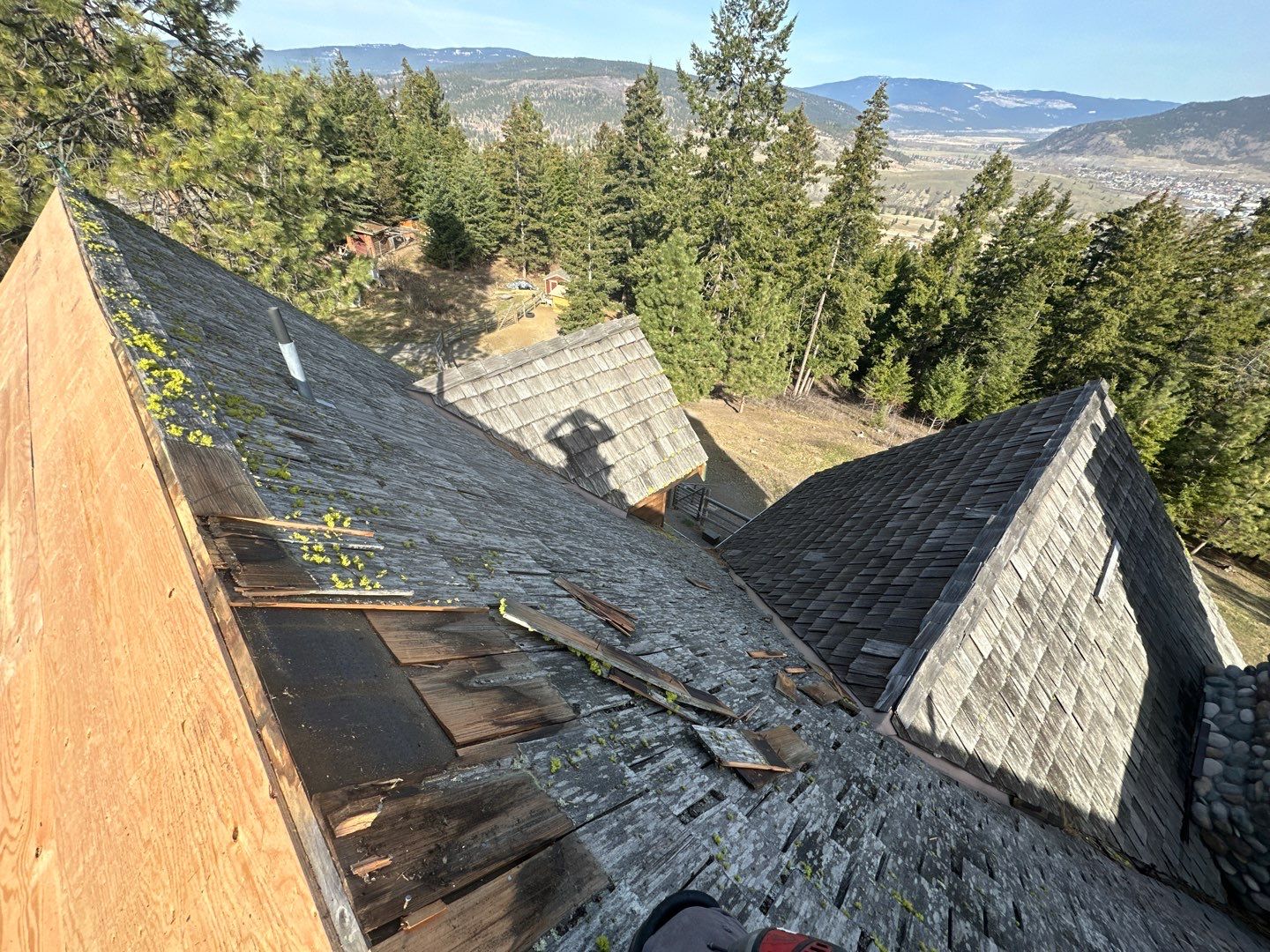 Residential Cedar ReRoofing using Malarky Vista shingles by Top Notch Roofing Inc