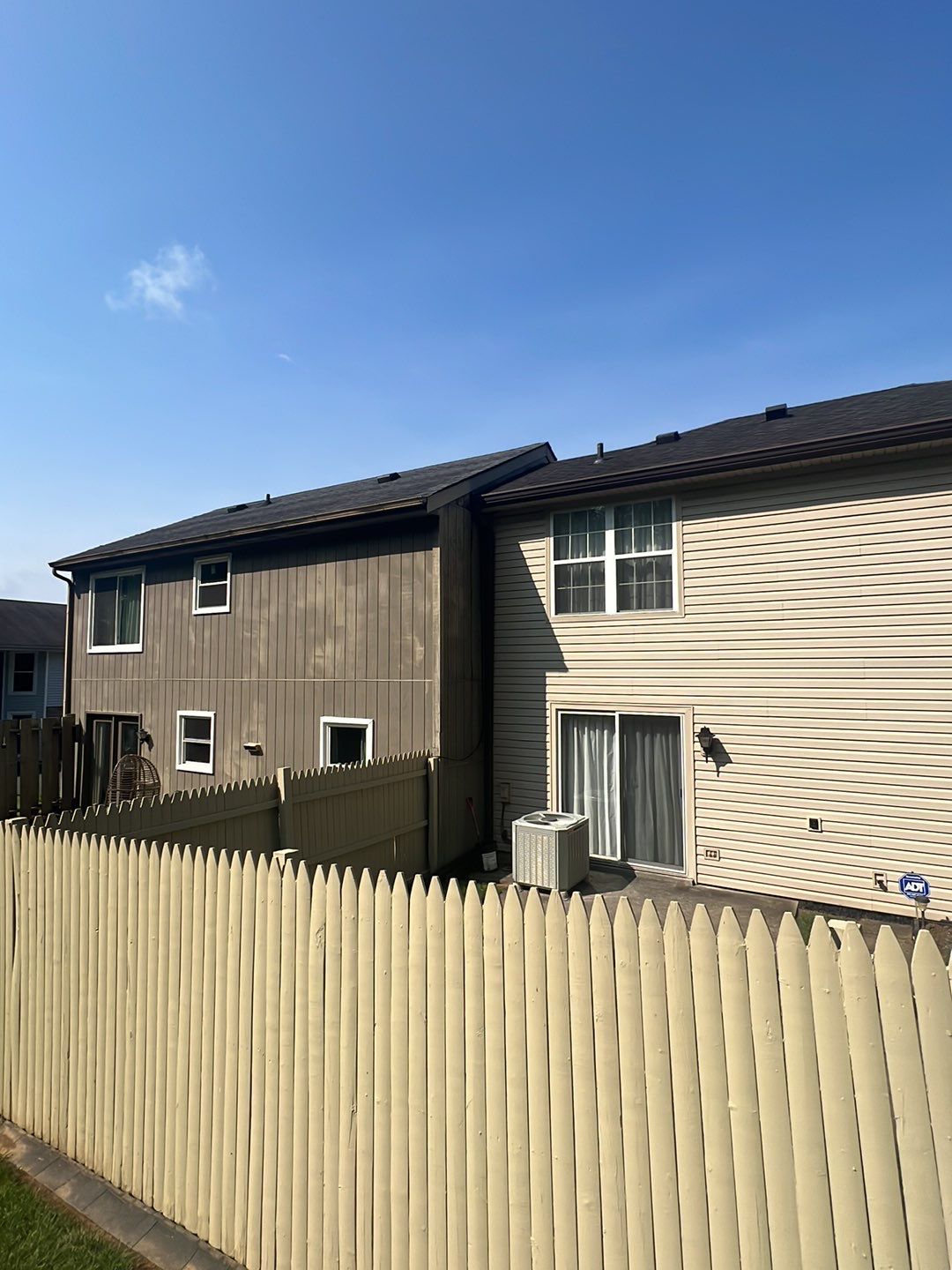 Siding Installation using Norandex Woodsmen Select vinyl sidning by WIW Enterprises Inc