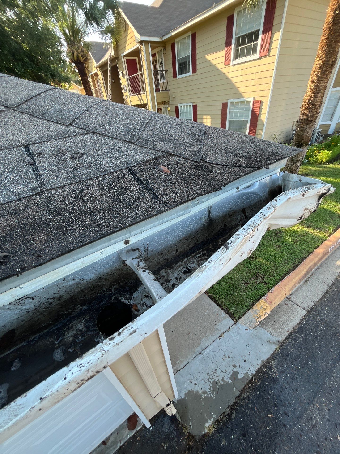Commercial gutter cleaning McAllen & Edinburg after photo with clean gutters