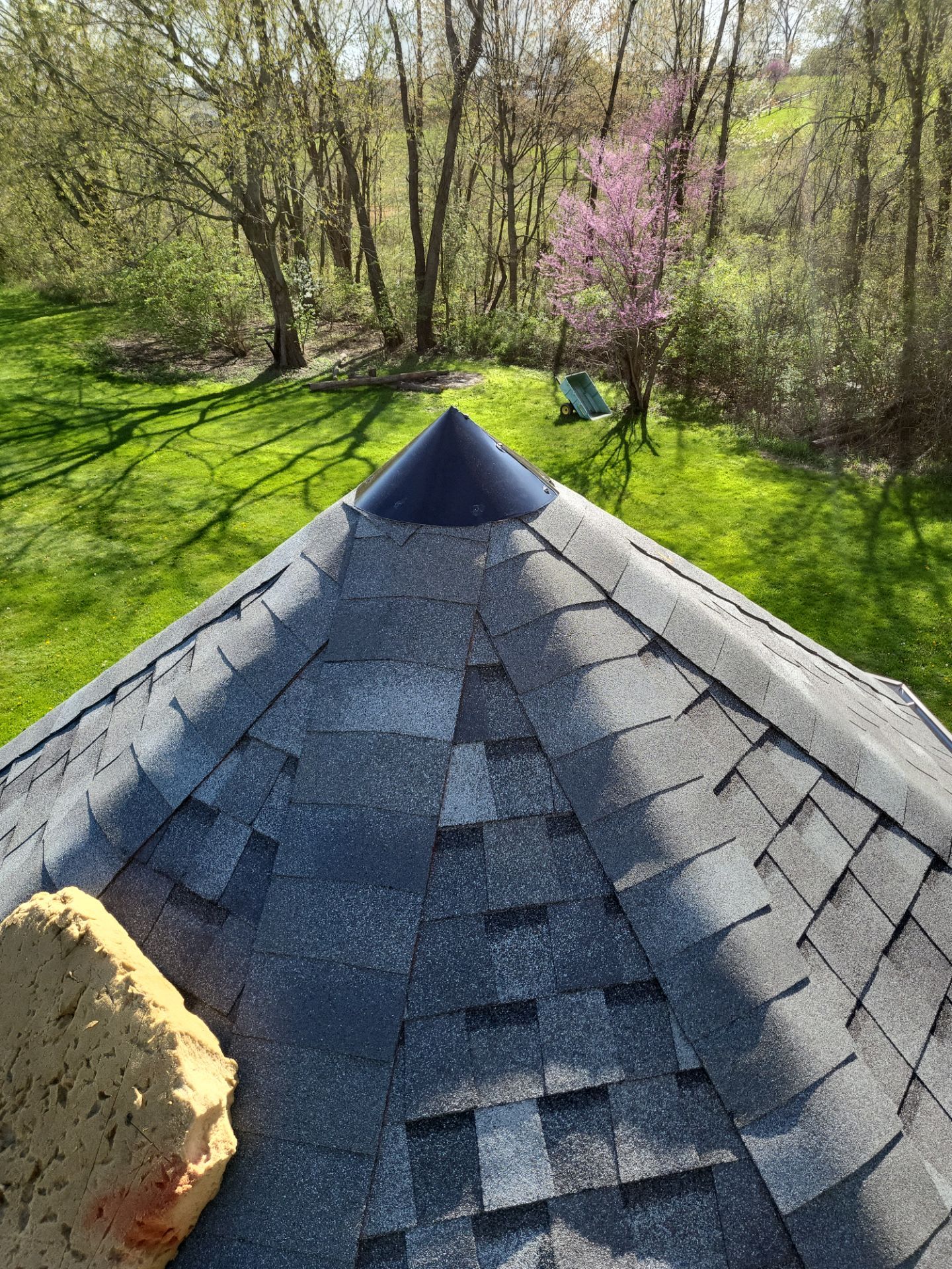 Atlas Pinnacle, Color, Coastal Granite, Drip Edge, Birch White by Eagle Eye Roofing
