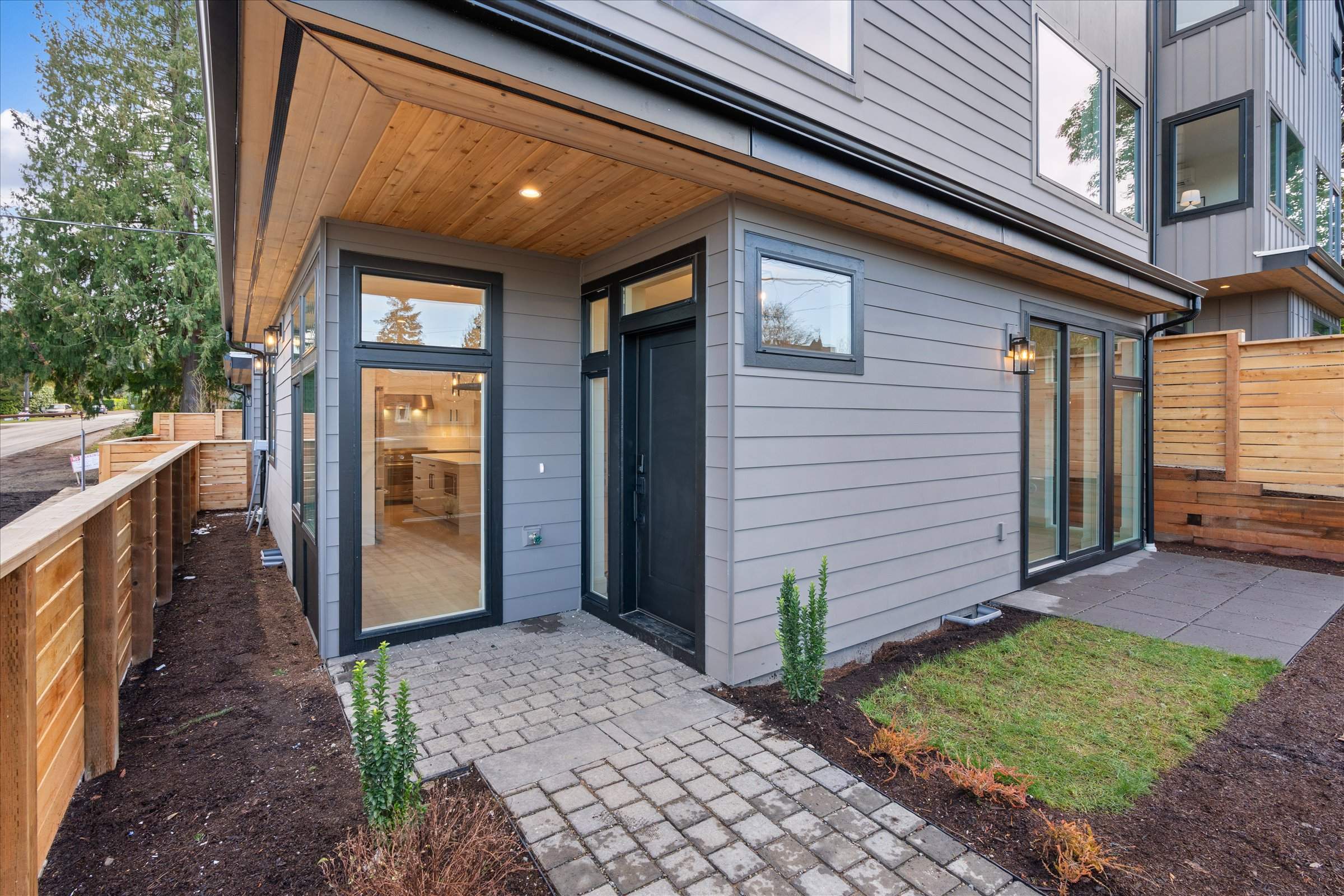 Maple Leaf 6-unit new construction by LinMak Construction