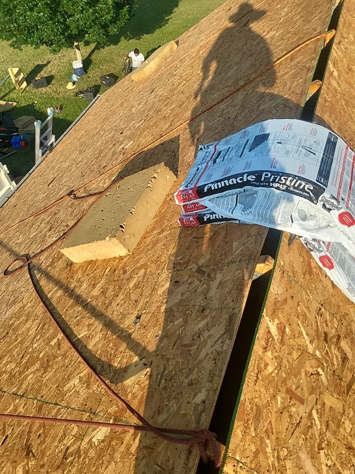 ATLAS PINNACLE COLOR: WEATHERED SHADOW by Eagle Eye Roofing