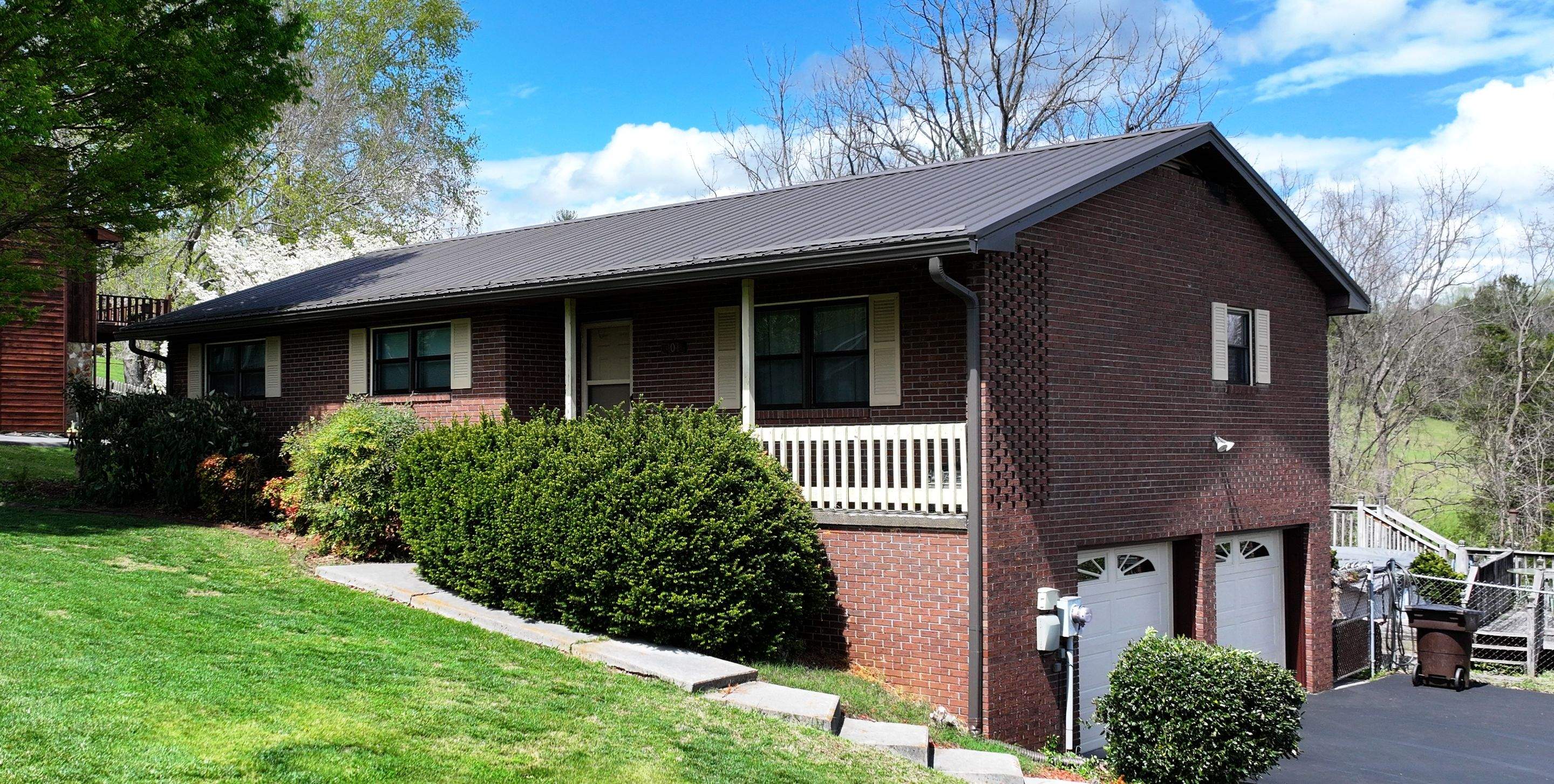 Burrus Residence by Omnia Roofing
