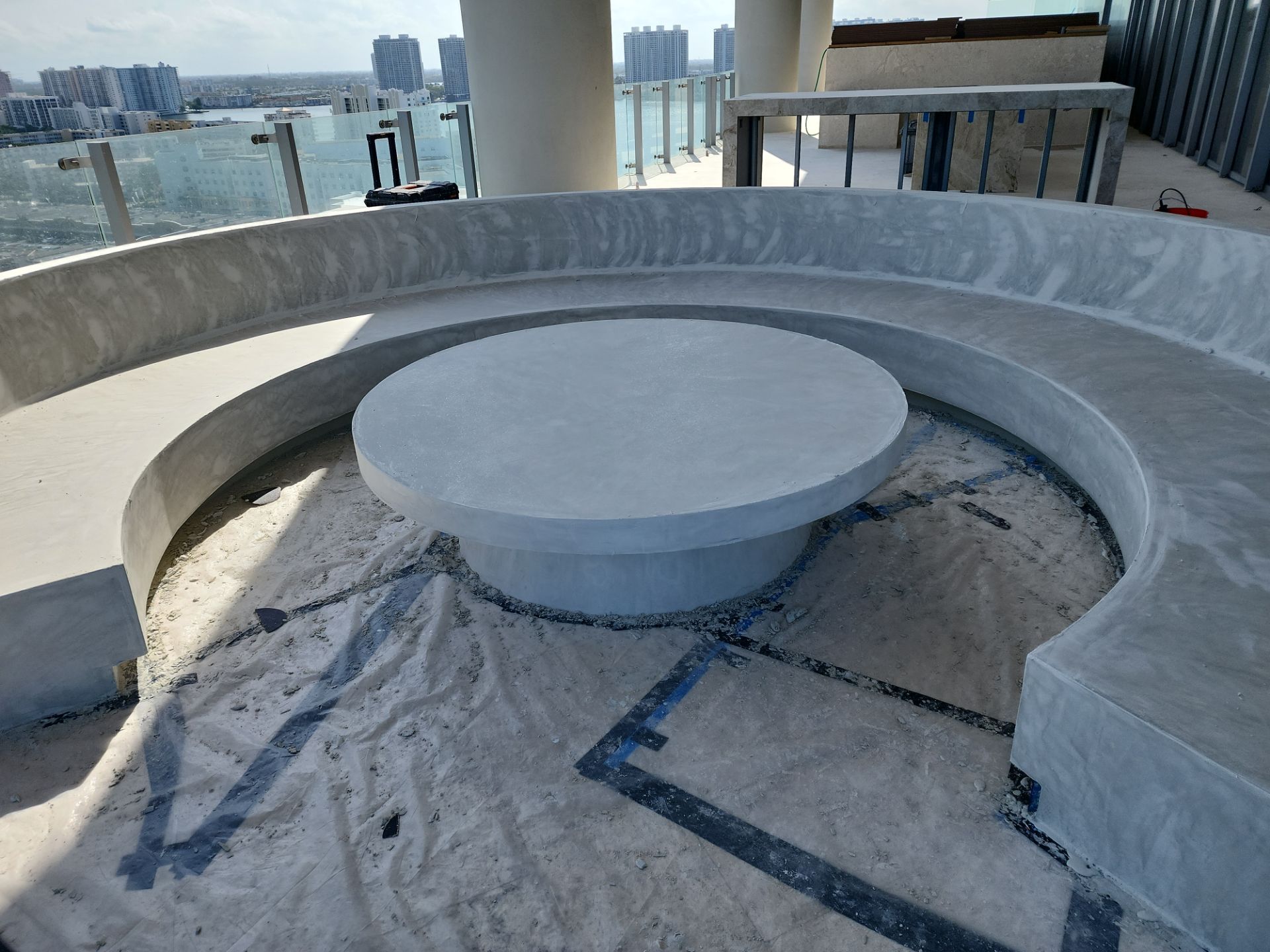 Microtopping over Furniture by Seamless Surfaces