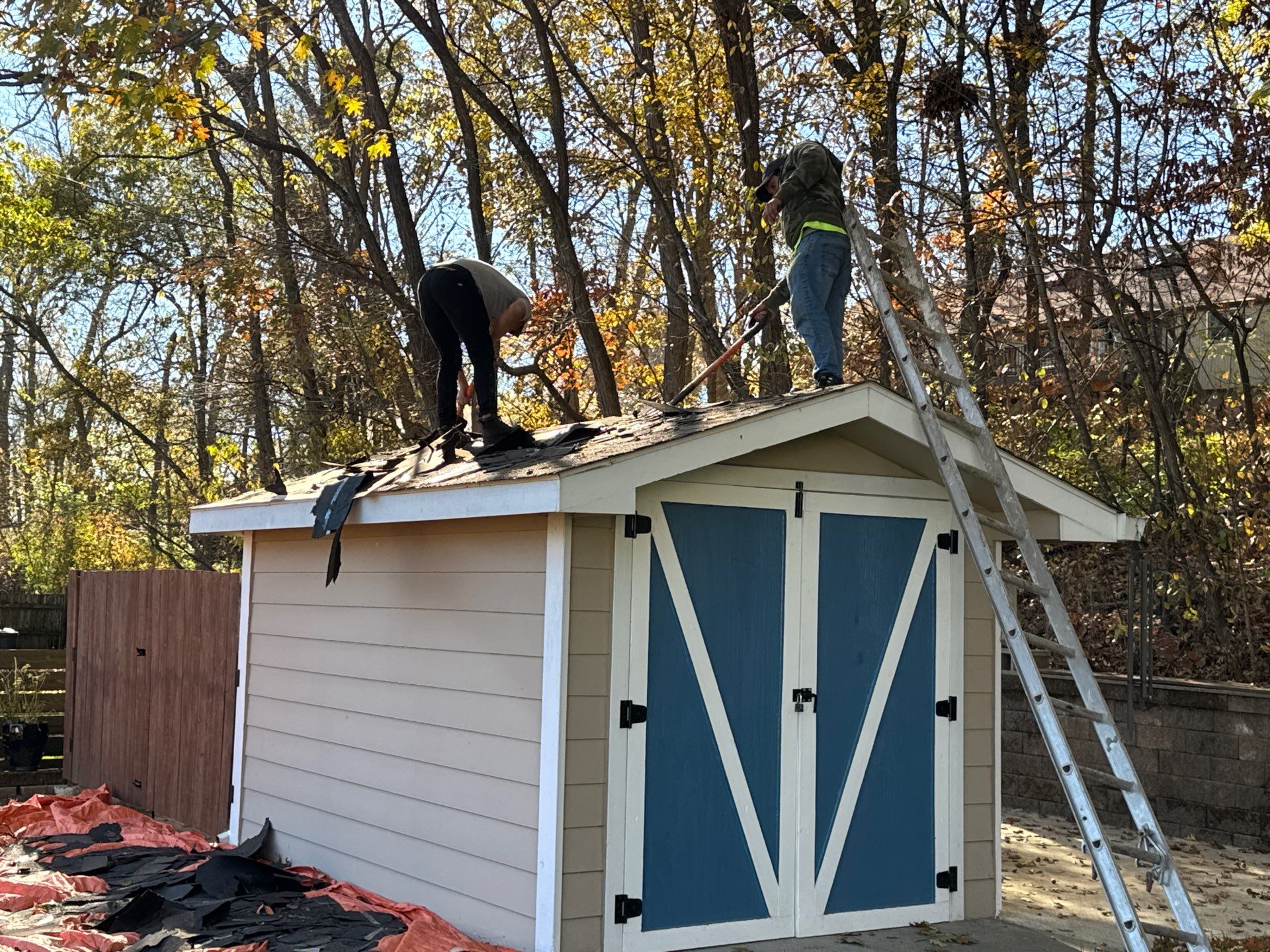 Had a storm and now a new roof! by EEC  Windows, Siding & Roofing 