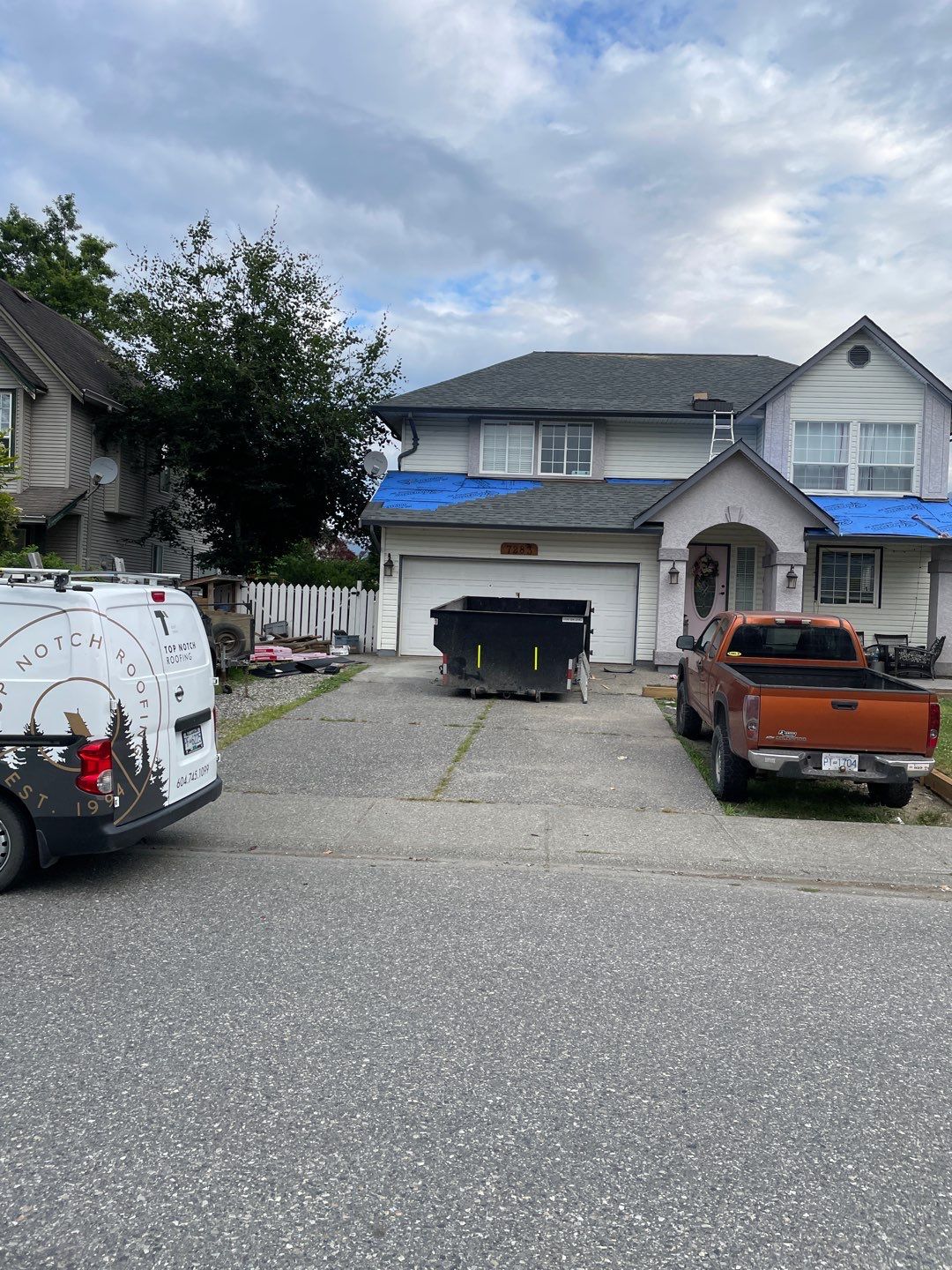 Residential ReRoofing Installation using OC Oakridge shingles by Top Notch Roofing Inc