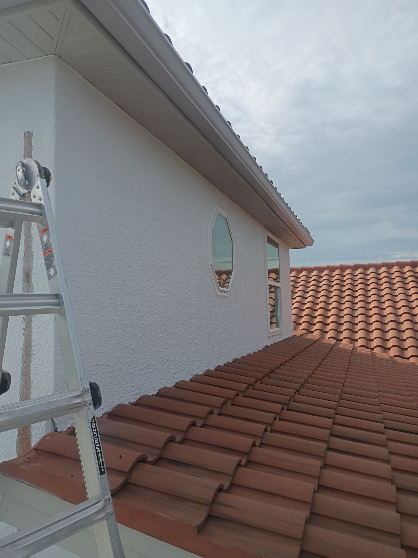 7 inch seamless gutters using Seamless Aluminum Gutters in Fort Myers, FL by Gutter Professors