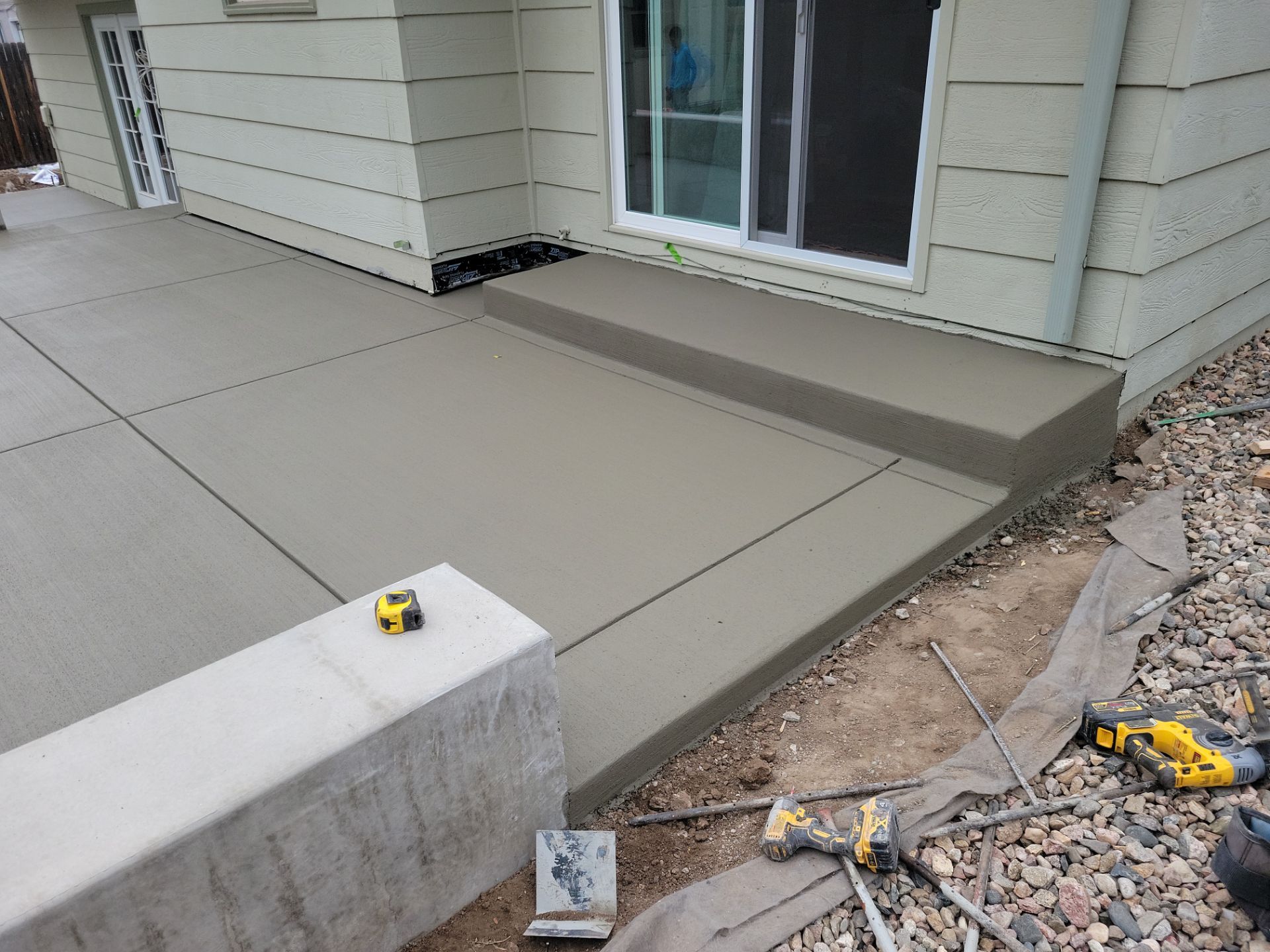 New Concrete Patio and Integrated Retaining Walls in Fort Collins by Center Line Concrete