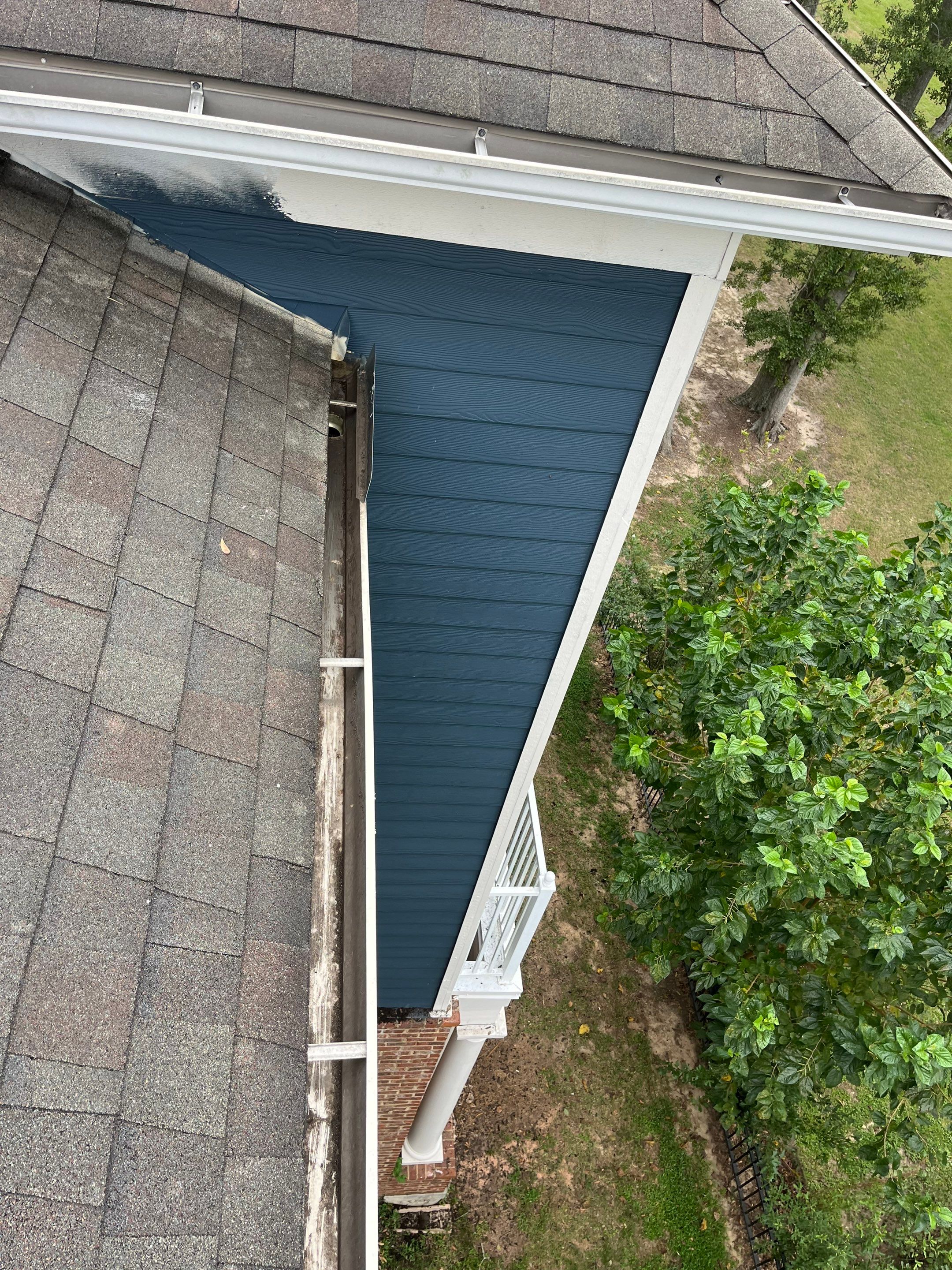 Commercial gutter cleaning Mobile after photo with clean gutters