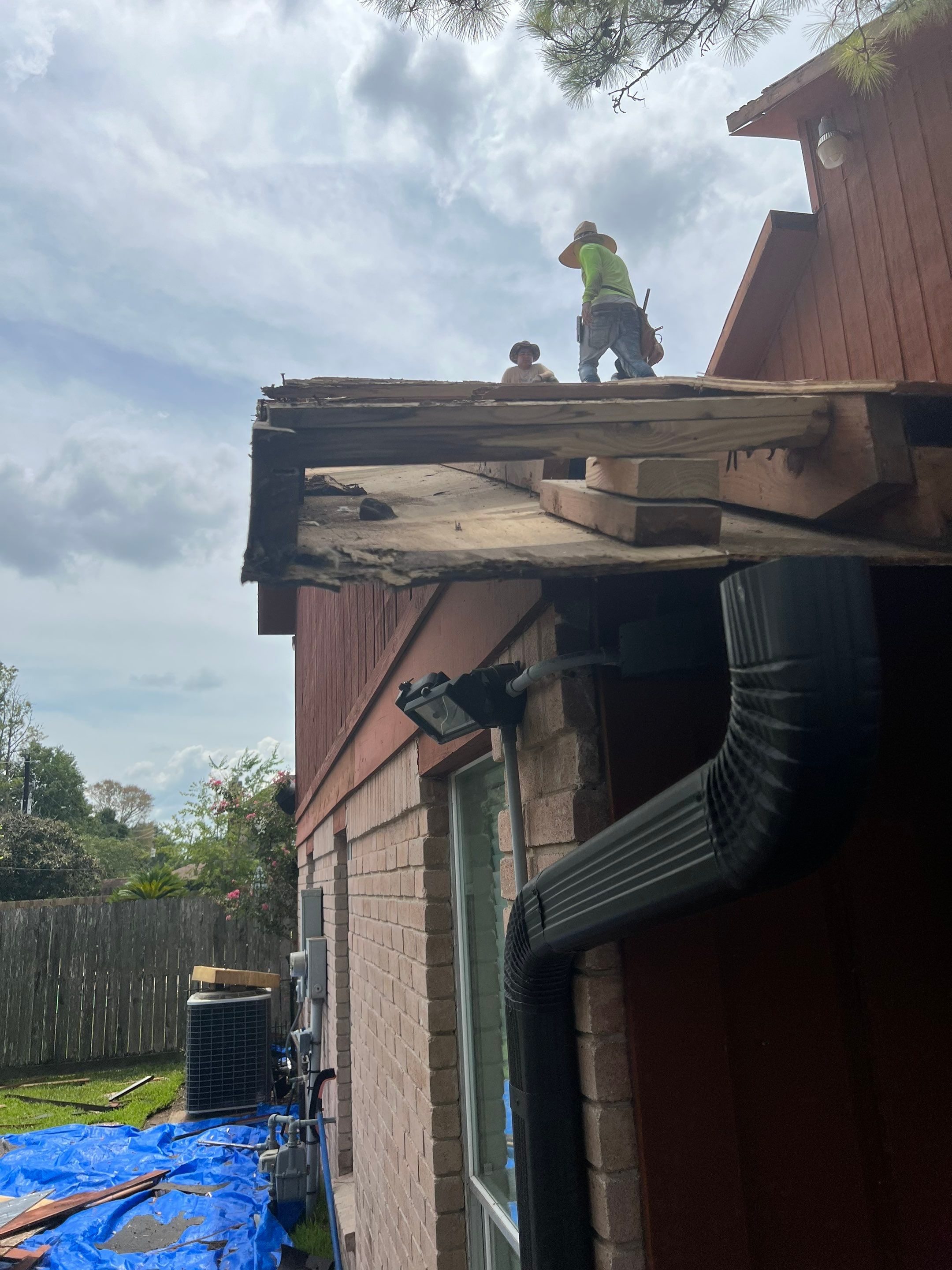 Residential Roofing Installation using Owen's Corning Duration (Lifetime) Shingles by Roof Repair Company