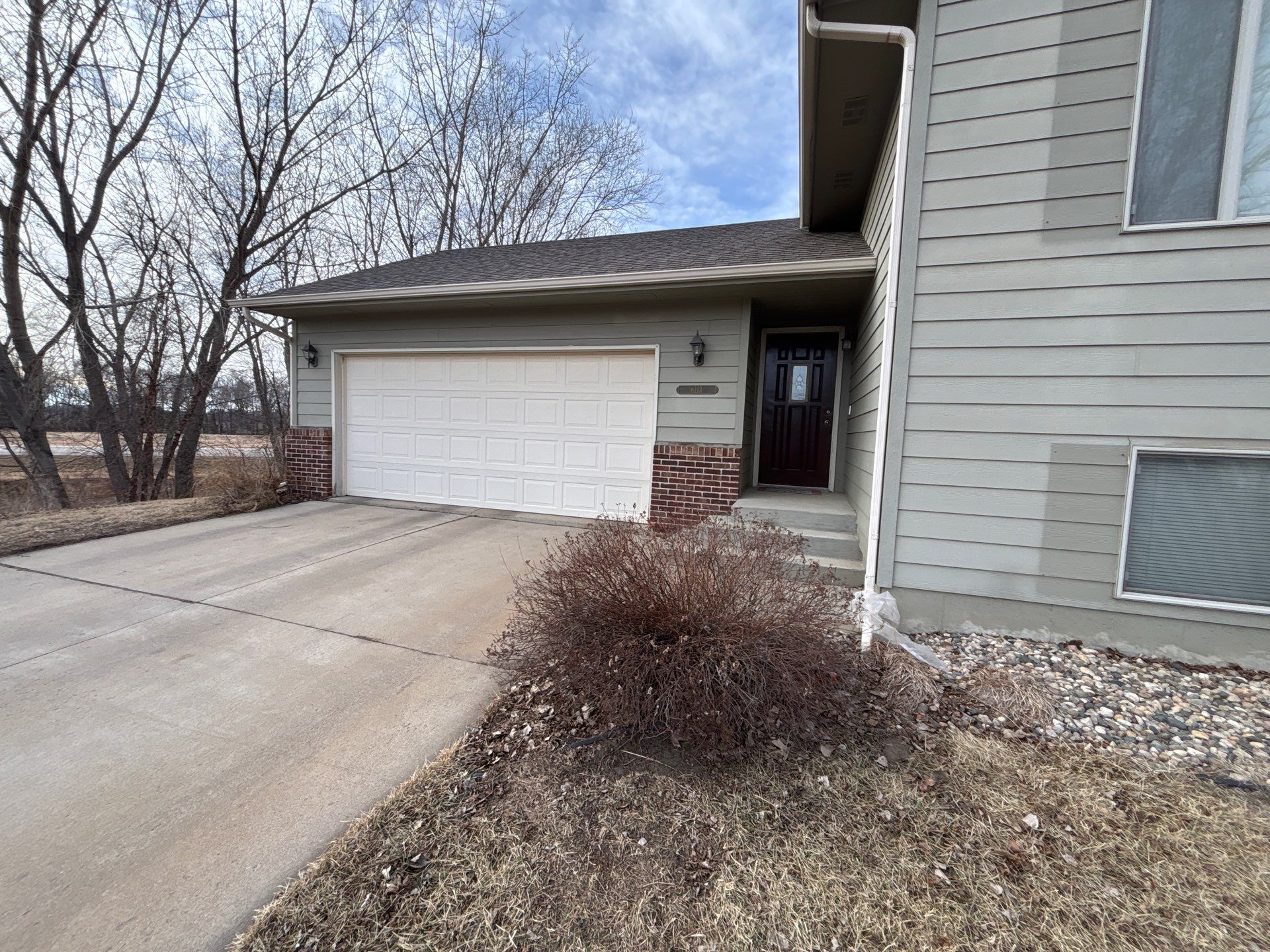 Full Exterior Residential Painting and Siding Refresh in Sioux Falls by Select Painting, Coatings & Garage Cabinets