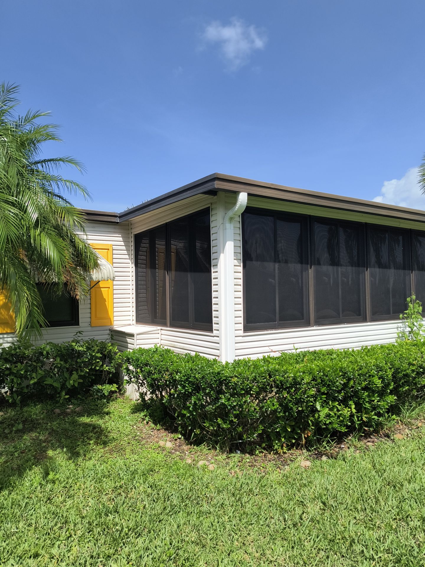 Aluminum Seamless Gutters using gutter cleaning in Sarasota FL by Gutter Professors