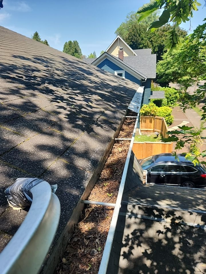 Gutter cleanup by Willamette Outdoor Wash LLC