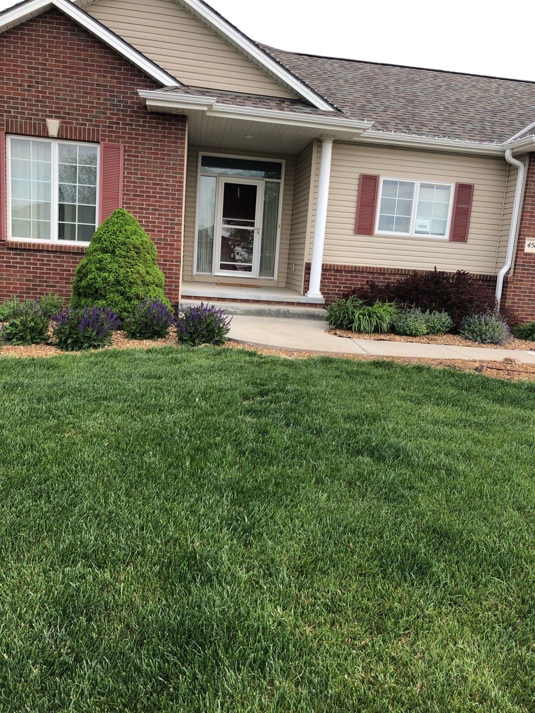 Residential Re-Roof using Landmark Shingles by White Castle Roofing