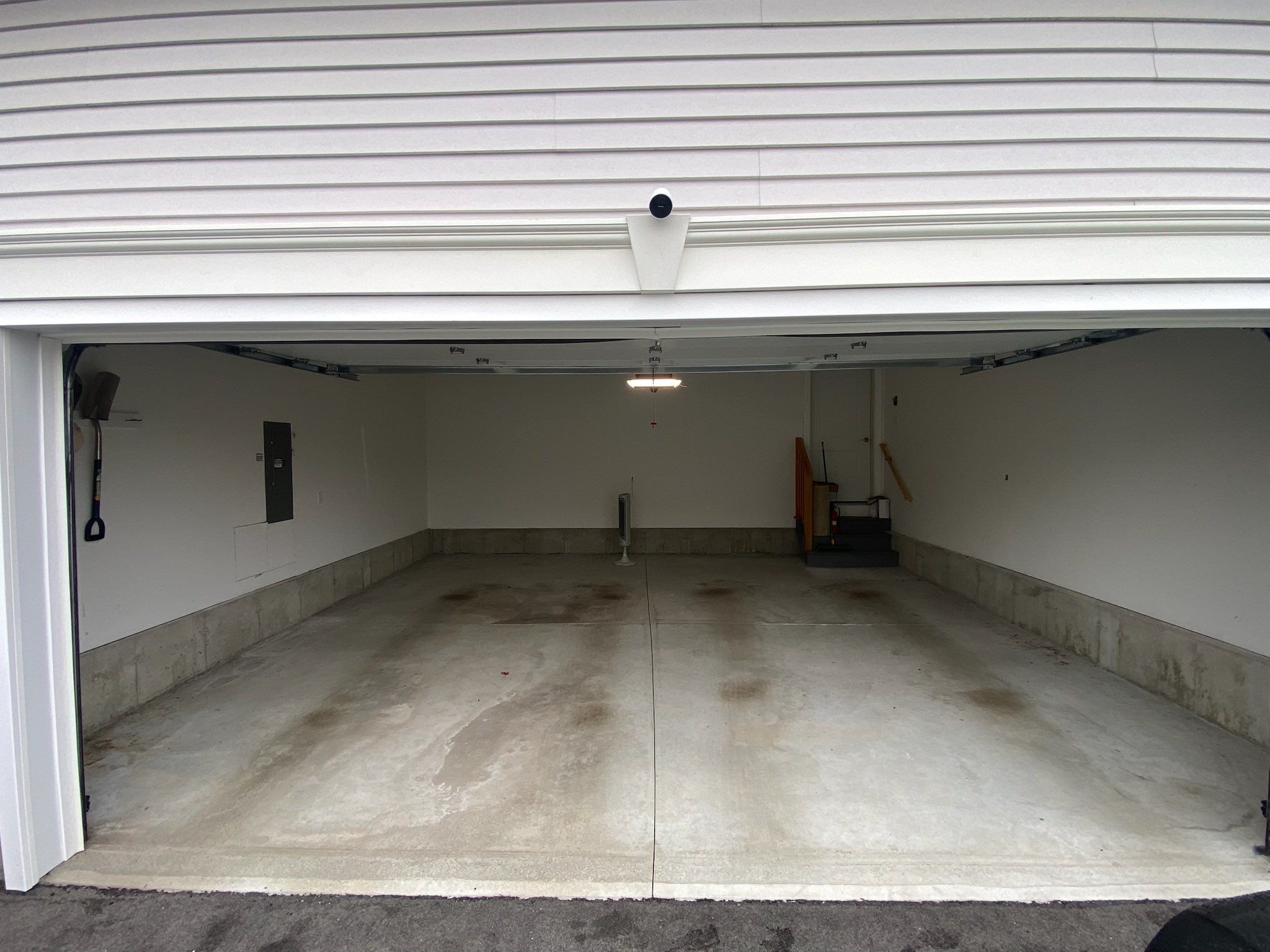 Garage in Londonderry, NH 03053 by Symphony Concrete Coatings