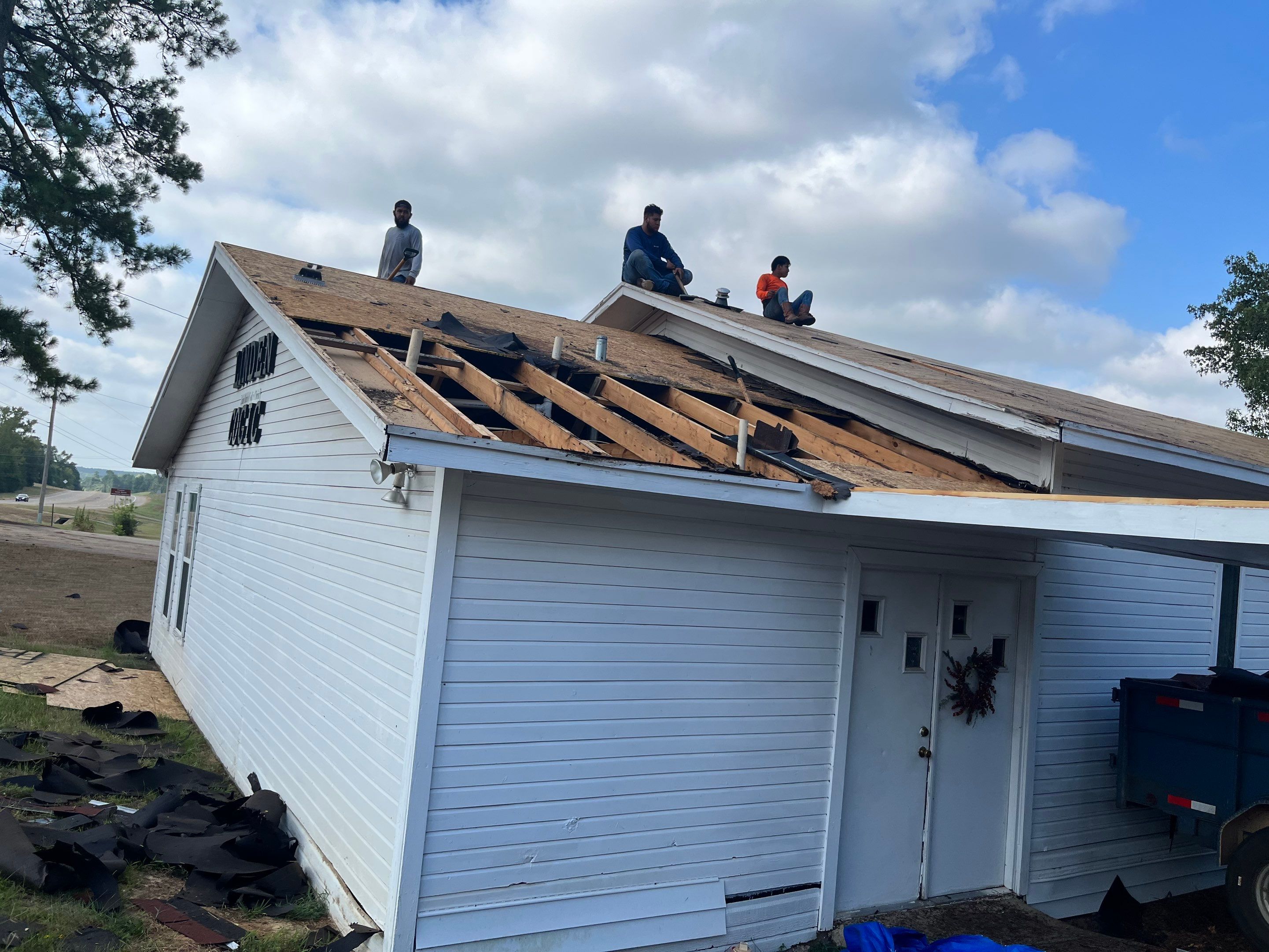 Commercial Metal Installation using Reed's Metals: 29 GA. Colored Commercial Panel by Hostetler Roofing